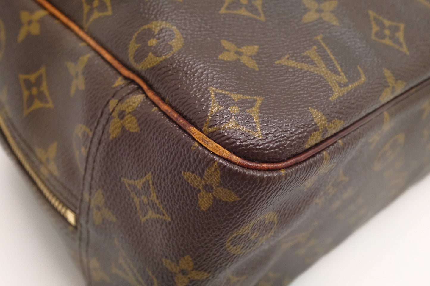 Louis Vuitton Deauville in Monogram Canvas