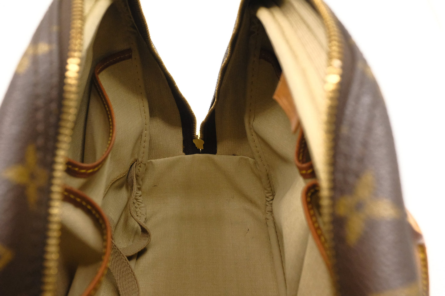 Louis Vuitton Deauville in Monogram Canvas