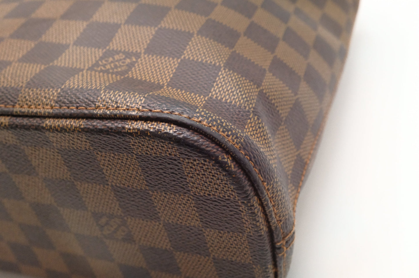 Louis Vuitton Vavin GM in Damier Ebene Canvas