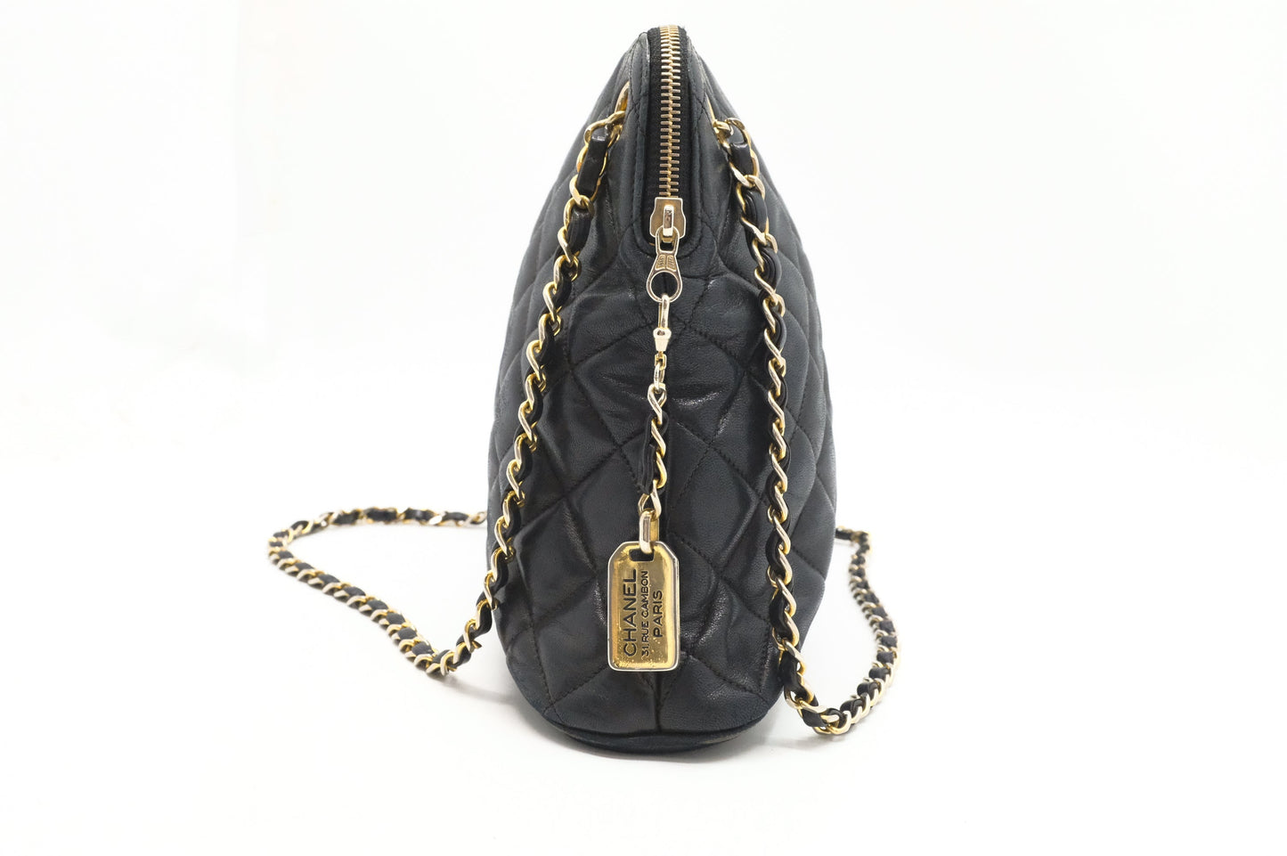 Chanel Shoulder Bag in Black Mattelassé Leather