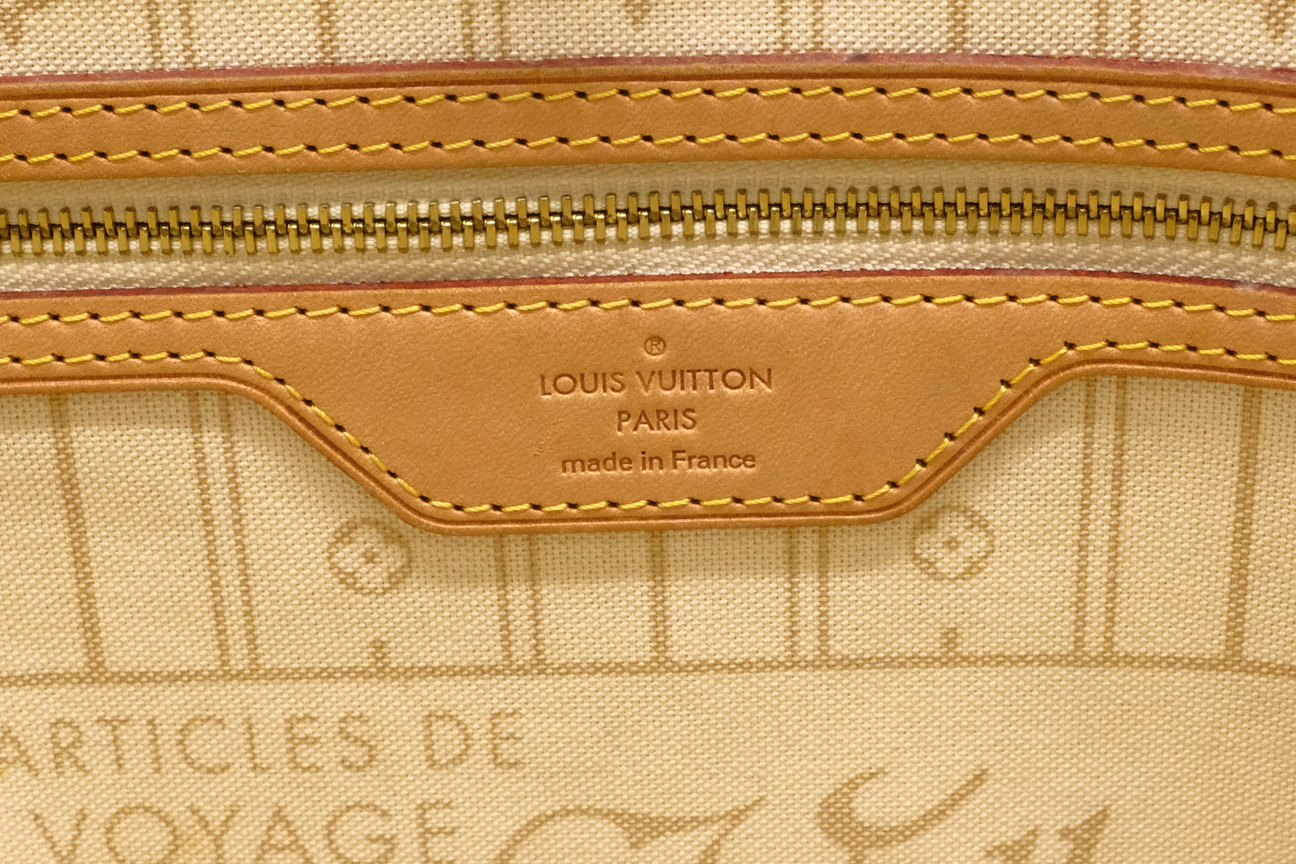 Louis Vuitton Neverfull MM in Damier Azur Canvas
