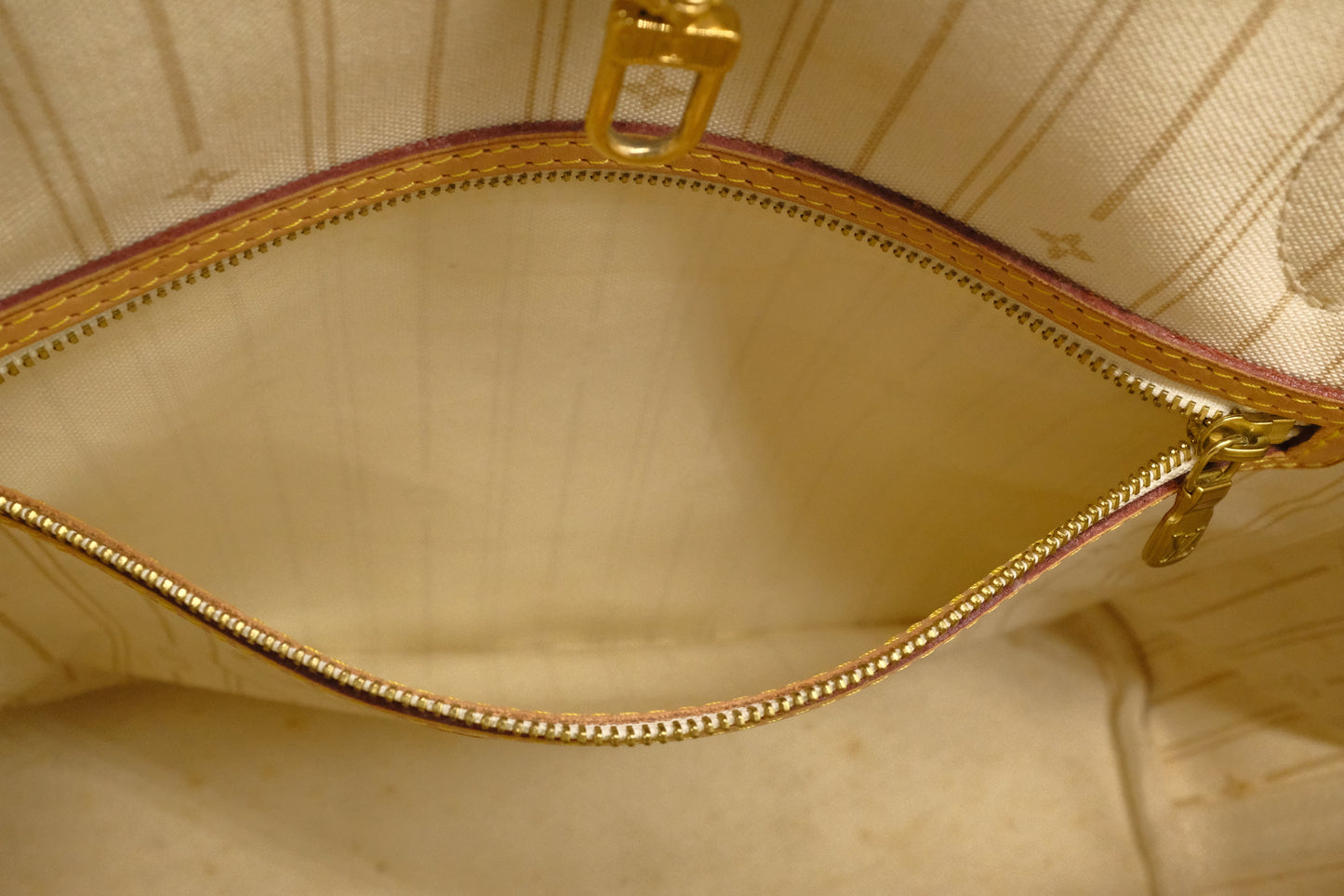 Louis Vuitton Neverfull MM in Damier Azur Canvas