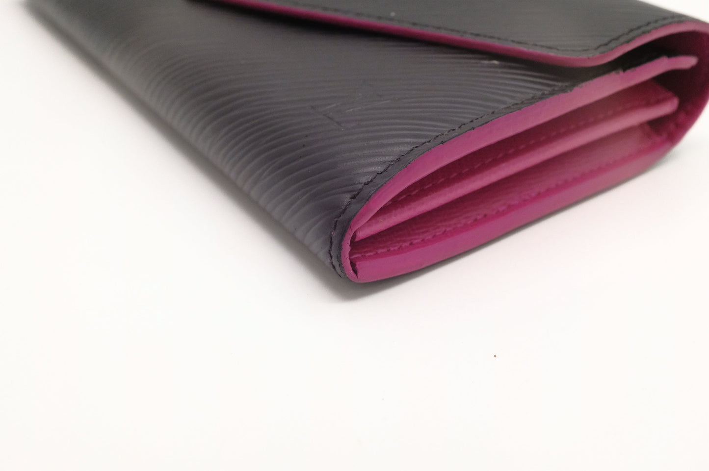 Louis Vuitton Sarah Wallet NM in Dark Gray Epi Leather