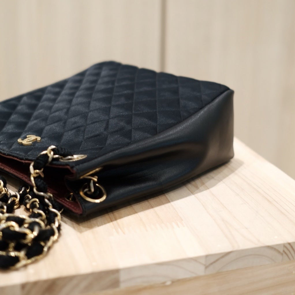 Chanel vintage shoulder bag