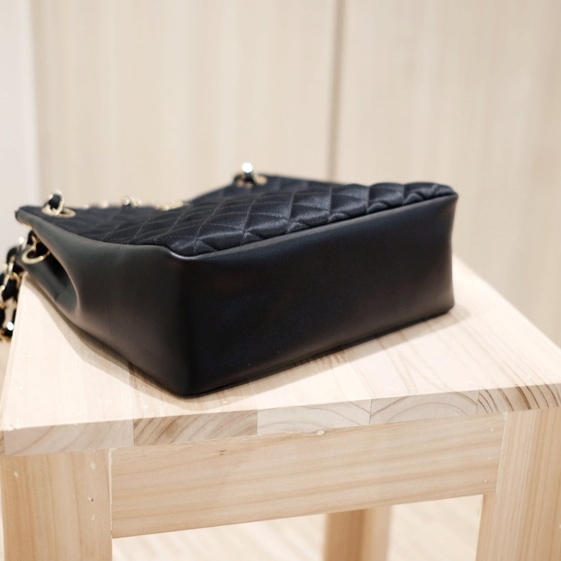 Chanel vintage shoulder bag