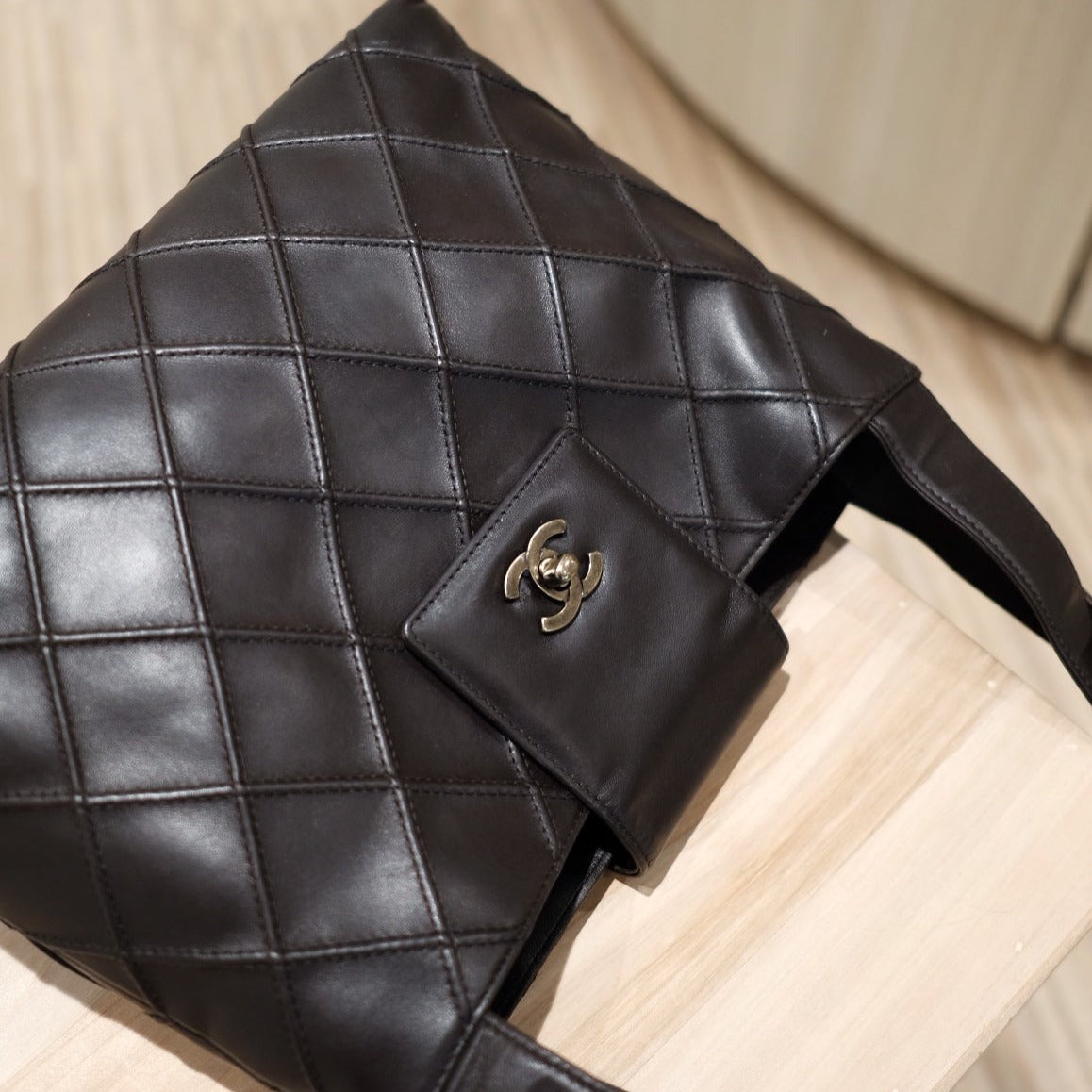 Chanel vintage cowhide shoulder bag