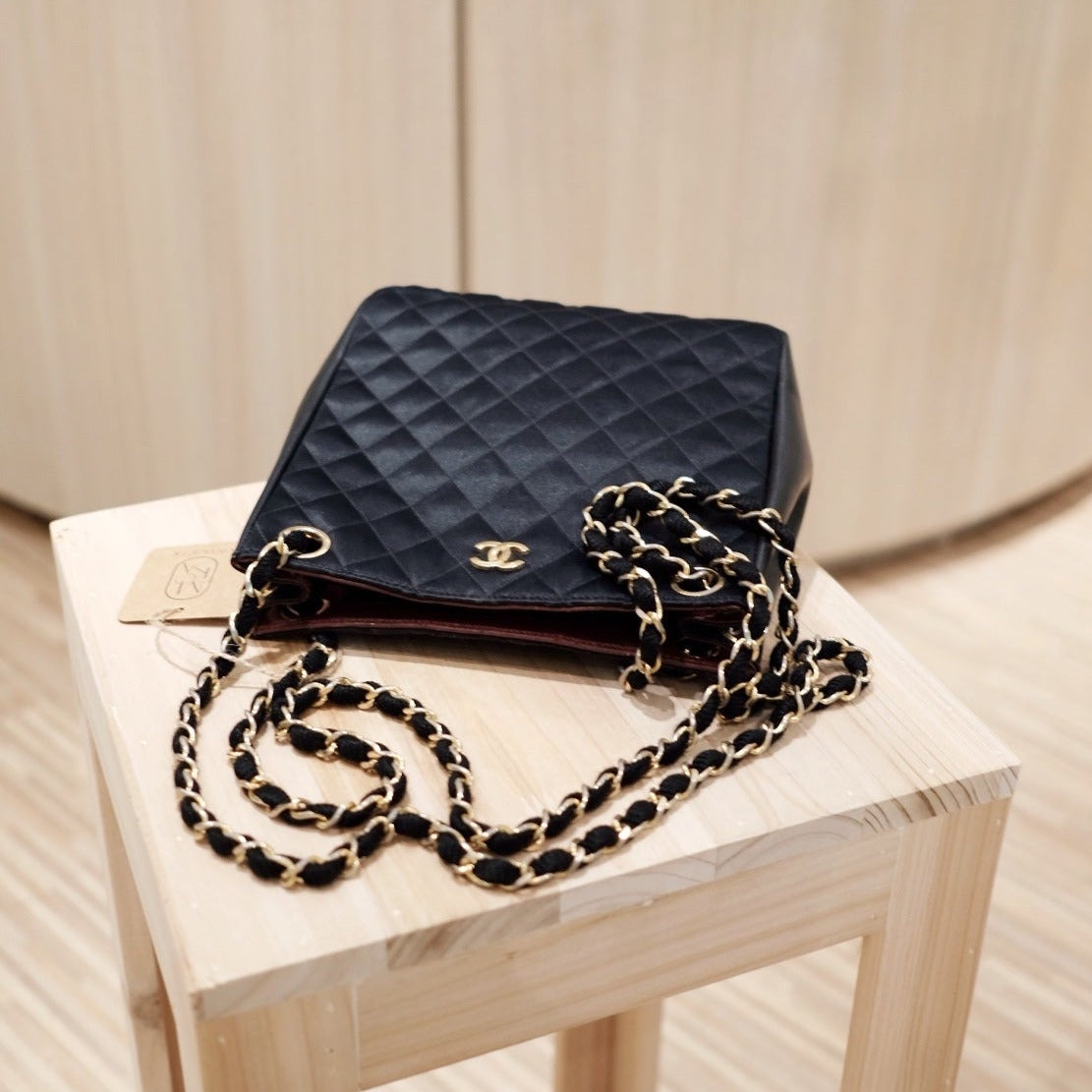 Chanel vintage shoulder bag