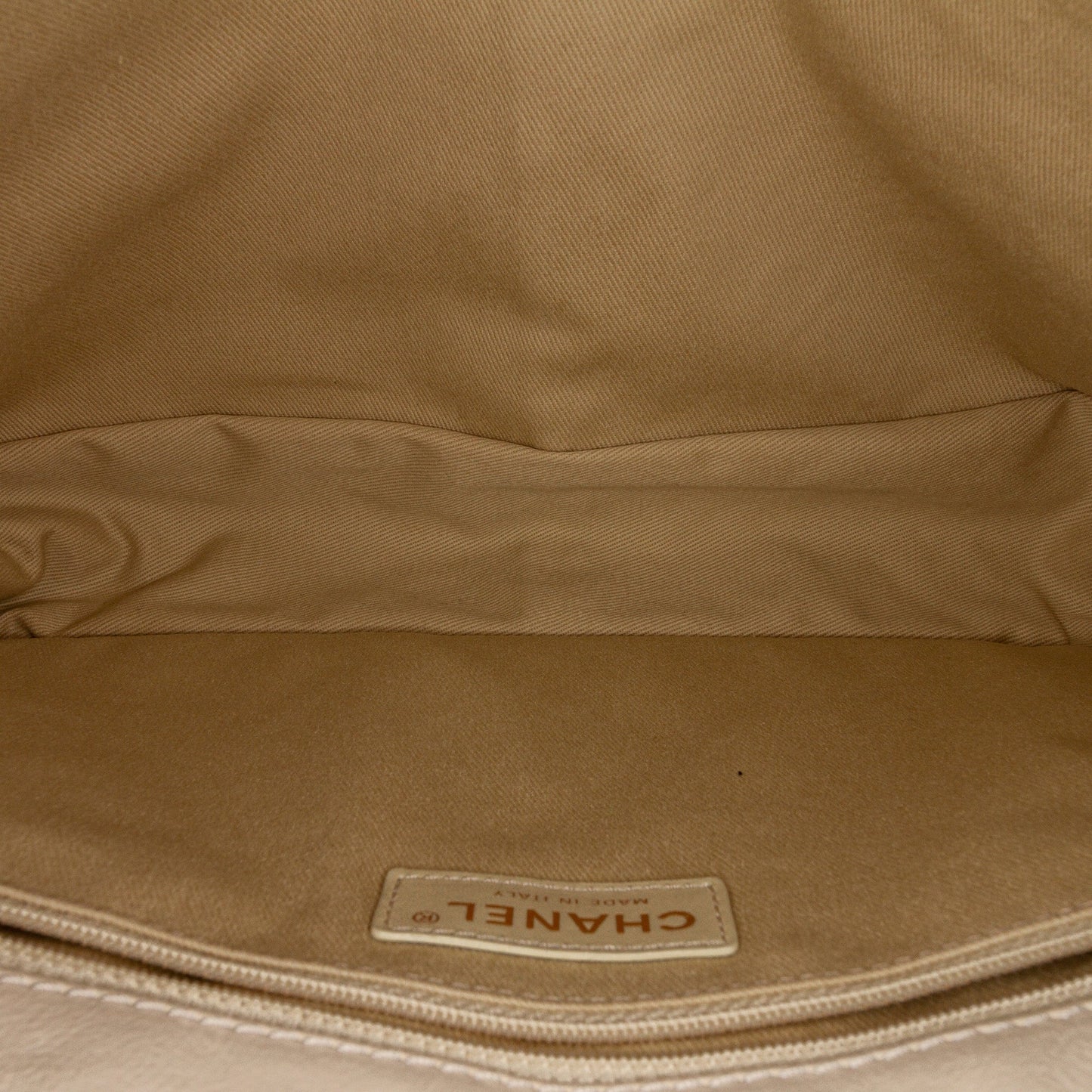 White Chanel Natural Beauty Split Pocket Shoulder Bag