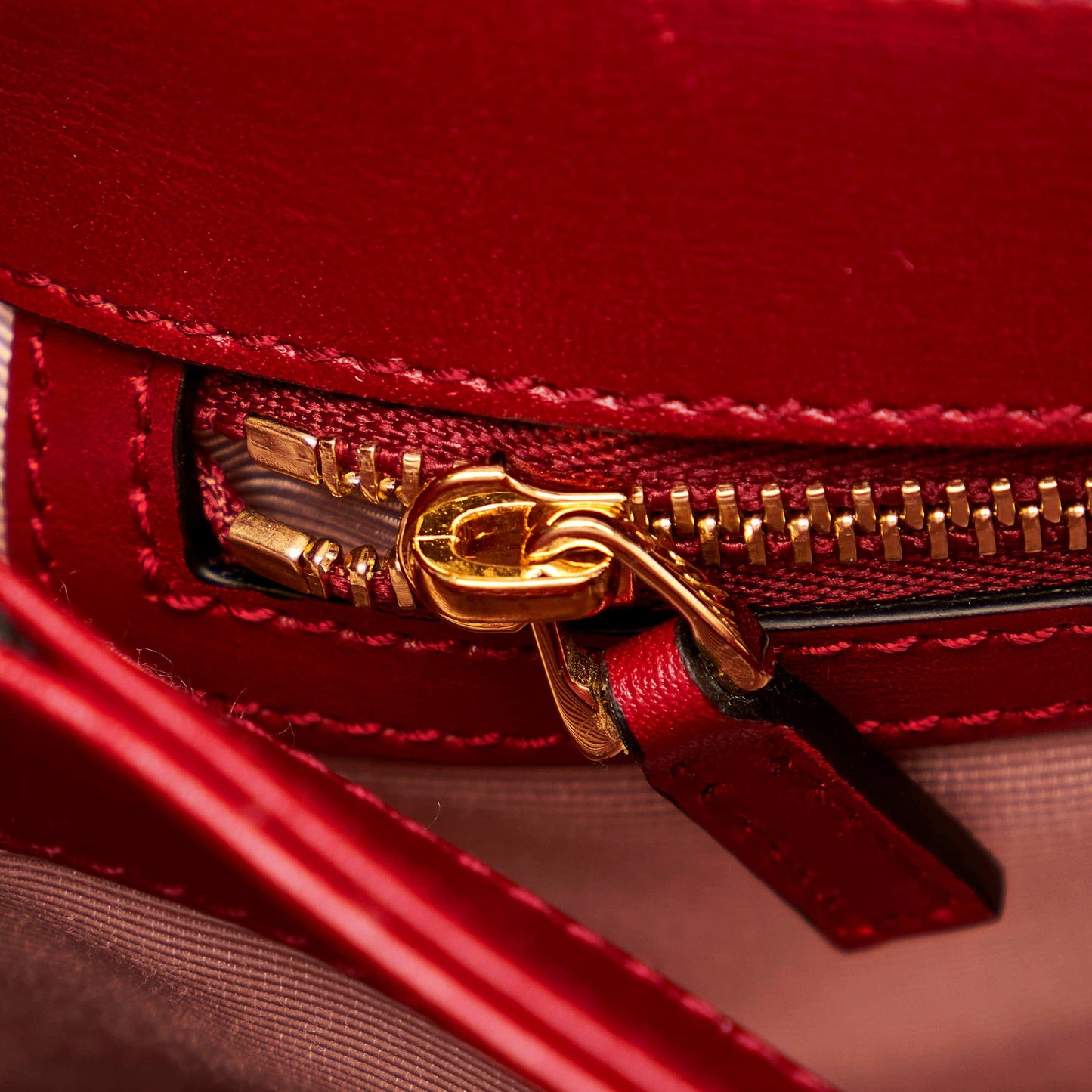 Gucci Arli Leather Crossbody Bag