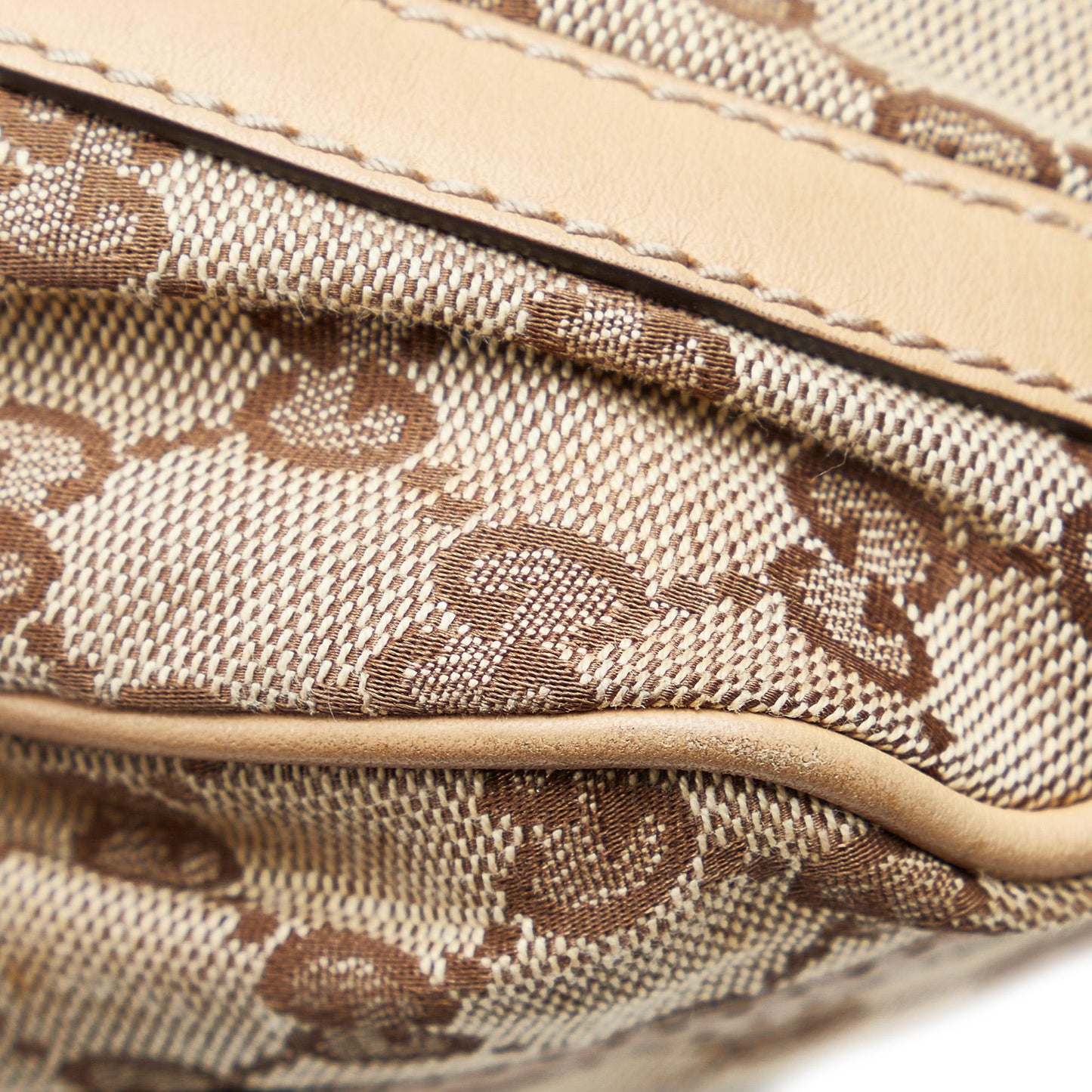 Gucci GG Canvas Abbey D Ring Crossbody (SHG-gkERUr)