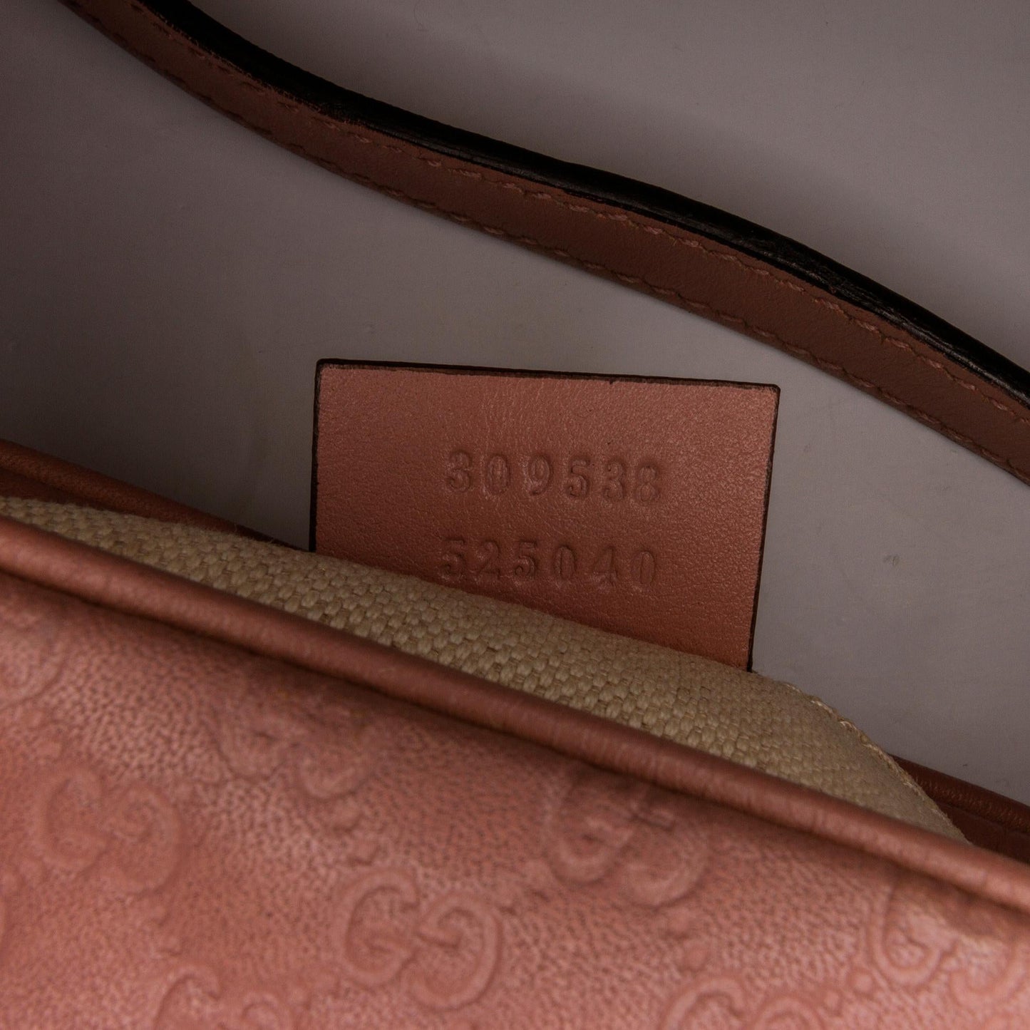 Gucci Microguccissima Bamboo Tassel Crossbody Bag (SHG-Obh29w)