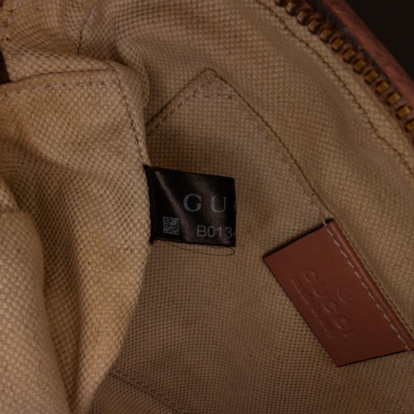 Gucci Microguccissima Bamboo Tassel Crossbody Bag (SHG-Obh29w)