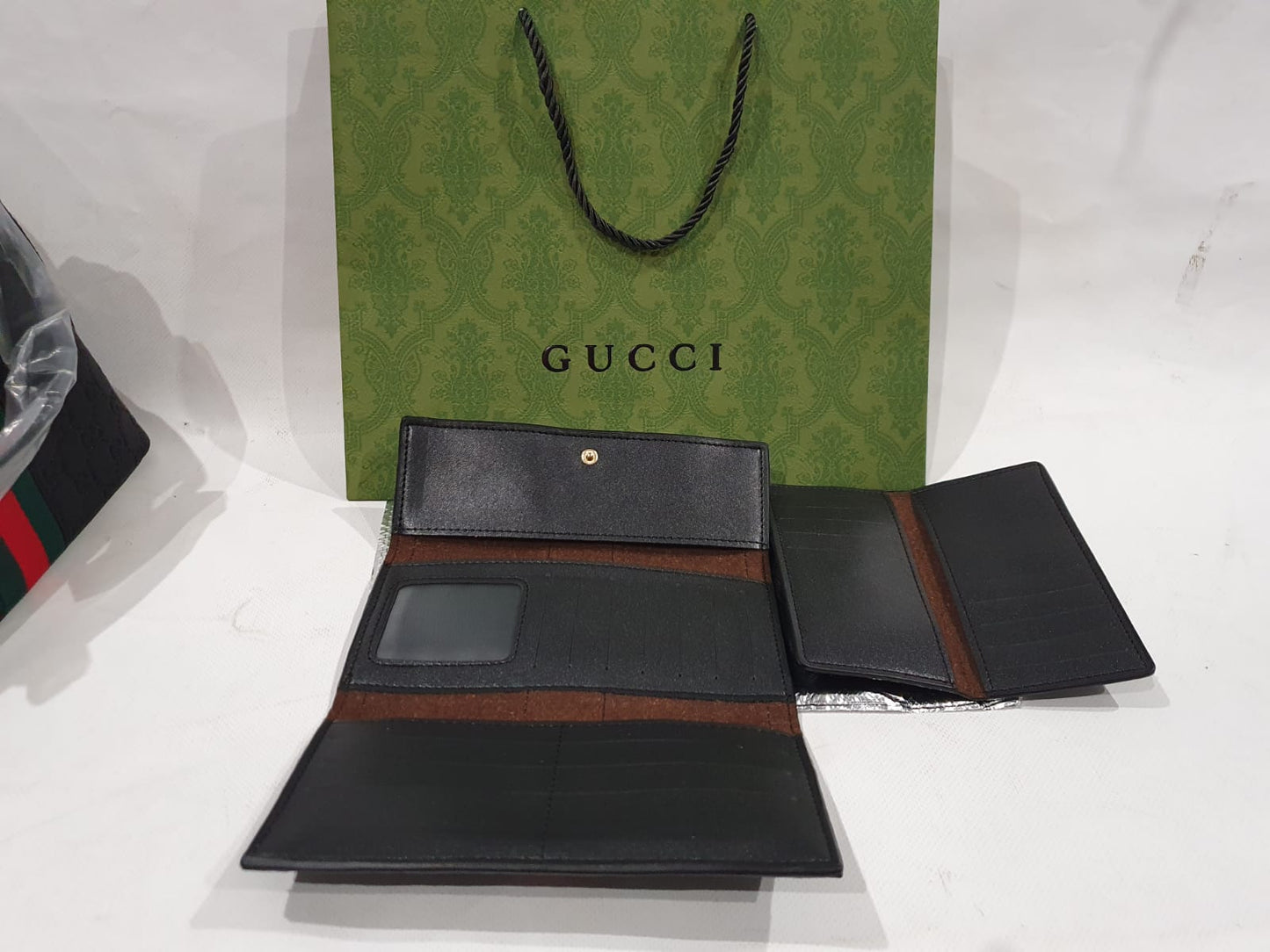 Gucci 2in1 Wallet (With a Card Holder )