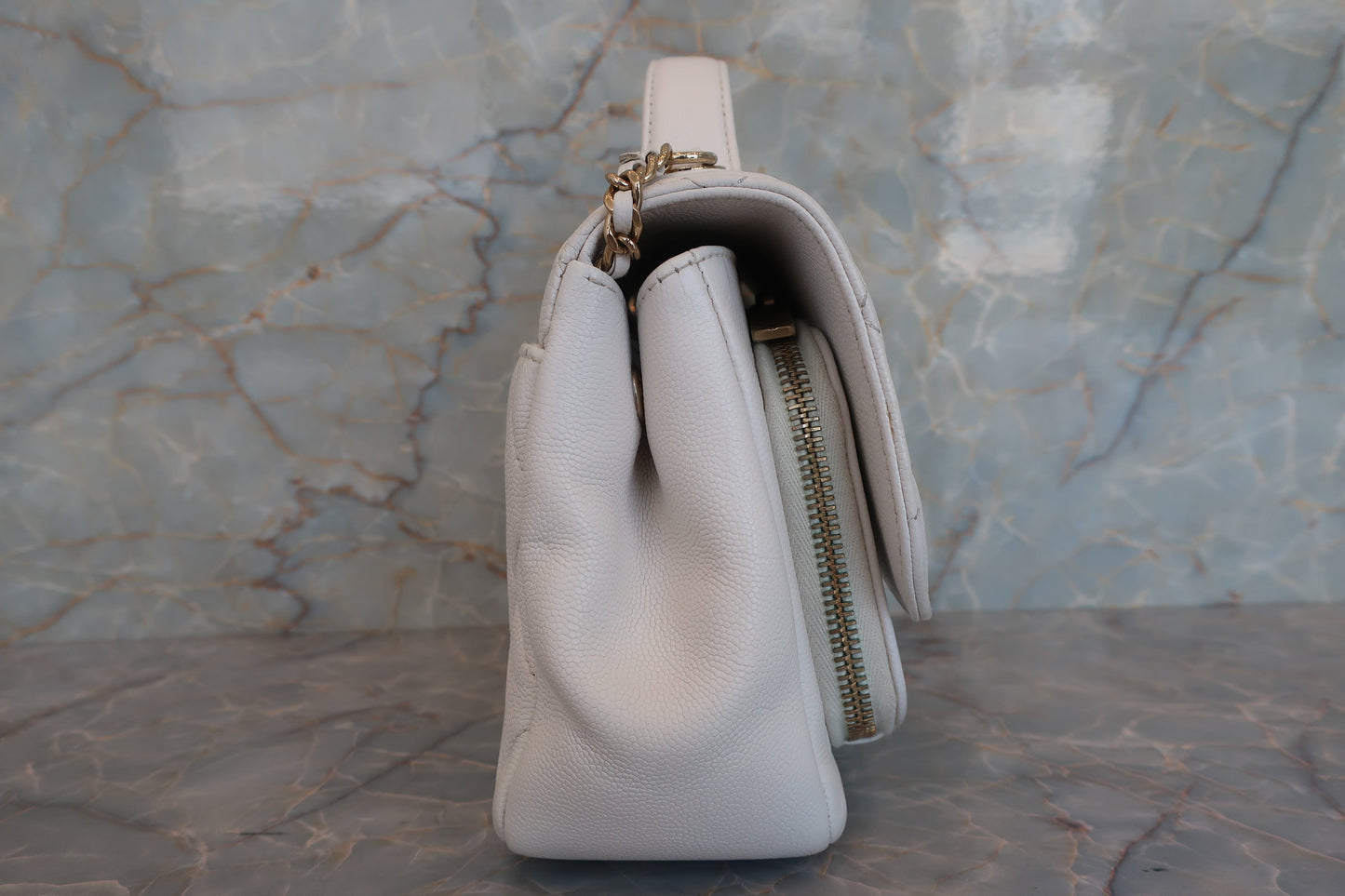 CHANEL/シャネル マトラッセショルダーバッグ キャビアスキン ホワイト/ゴールド金具 ショルダーバッグ 700070099