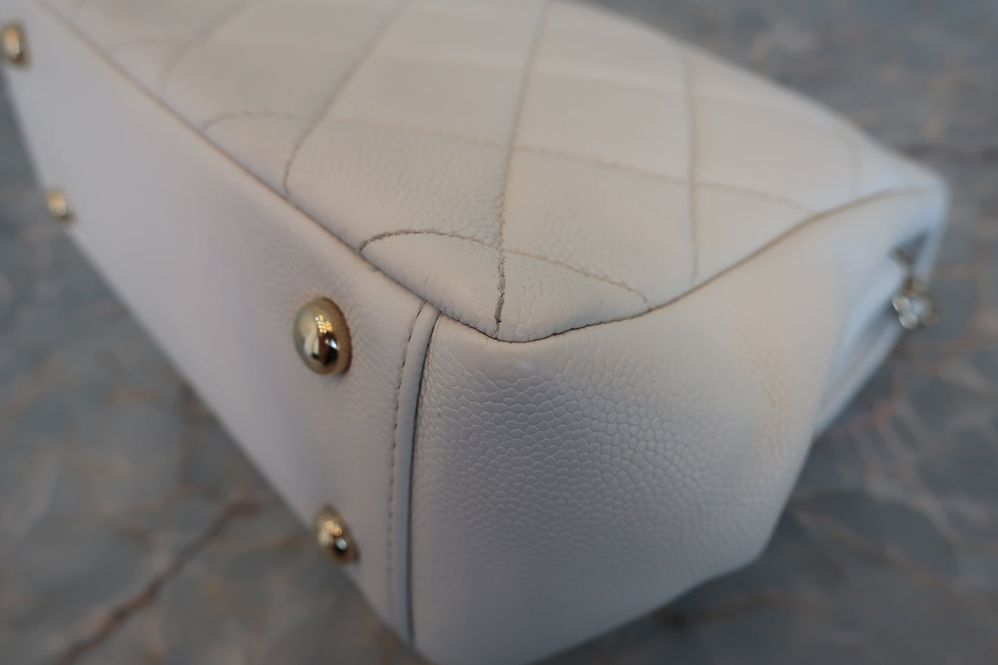 CHANEL/シャネル マトラッセショルダーバッグ キャビアスキン ホワイト/ゴールド金具 ショルダーバッグ 700070099