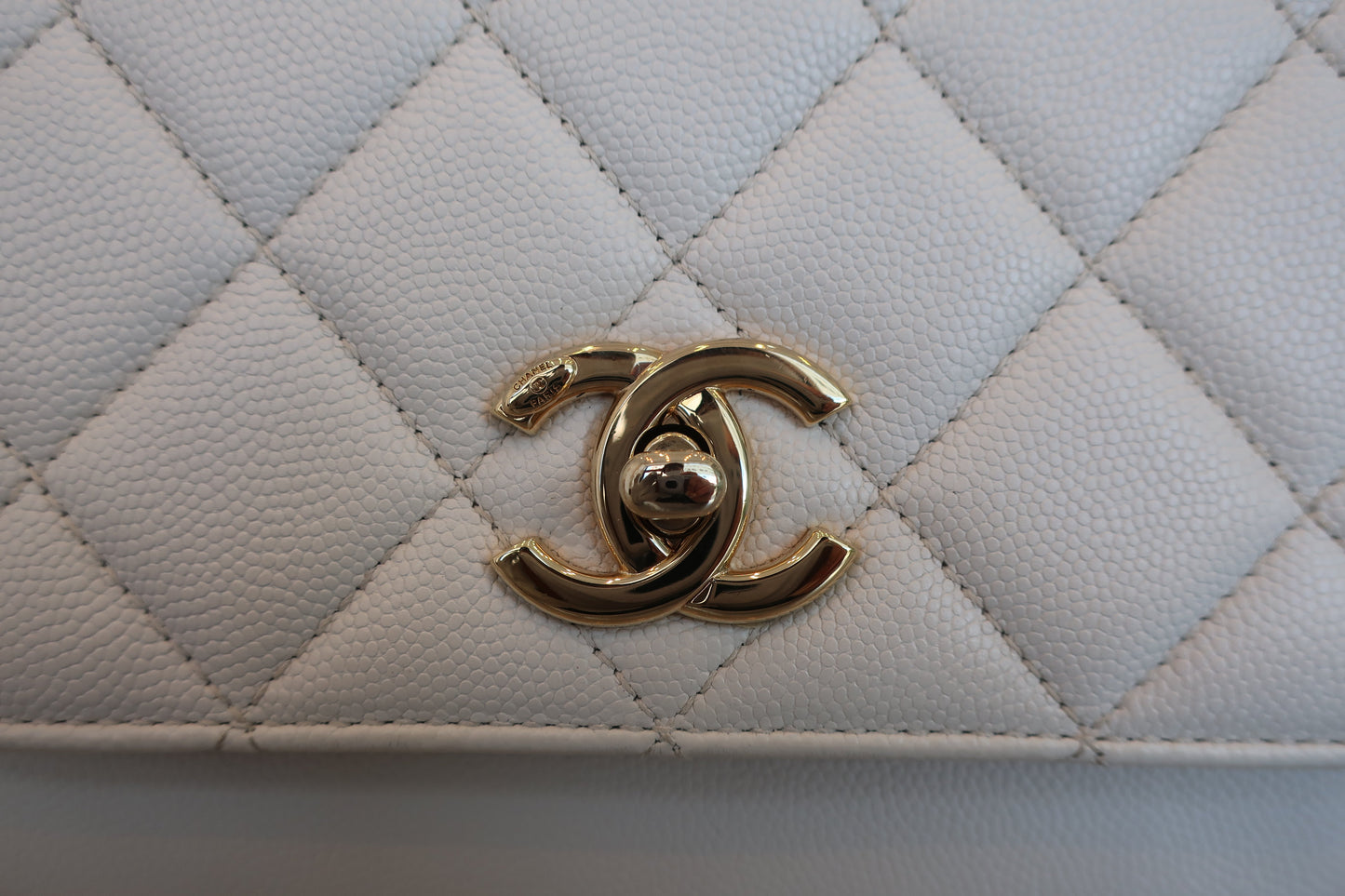 CHANEL/シャネル マトラッセショルダーバッグ キャビアスキン ホワイト/ゴールド金具 ショルダーバッグ 700070099