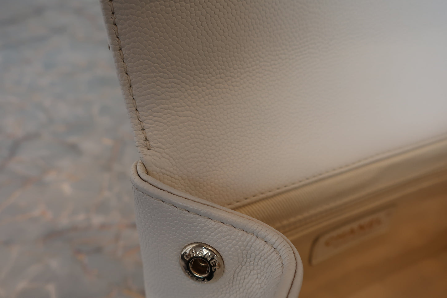 CHANEL/シャネル マトラッセショルダーバッグ キャビアスキン ホワイト/ゴールド金具 ショルダーバッグ 700070099