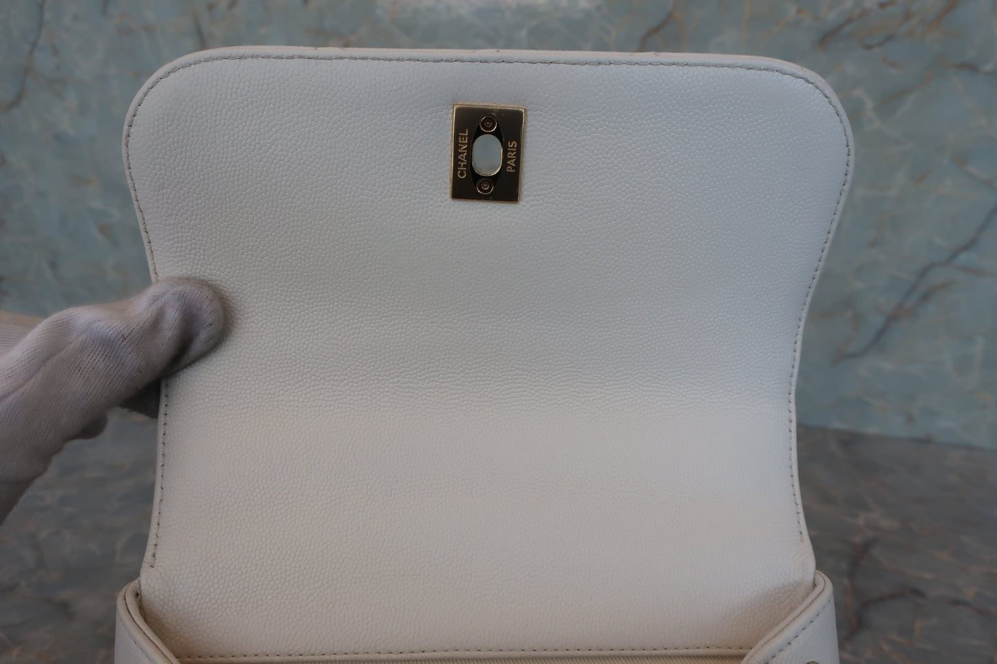 CHANEL/シャネル マトラッセショルダーバッグ キャビアスキン ホワイト/ゴールド金具 ショルダーバッグ 700070099