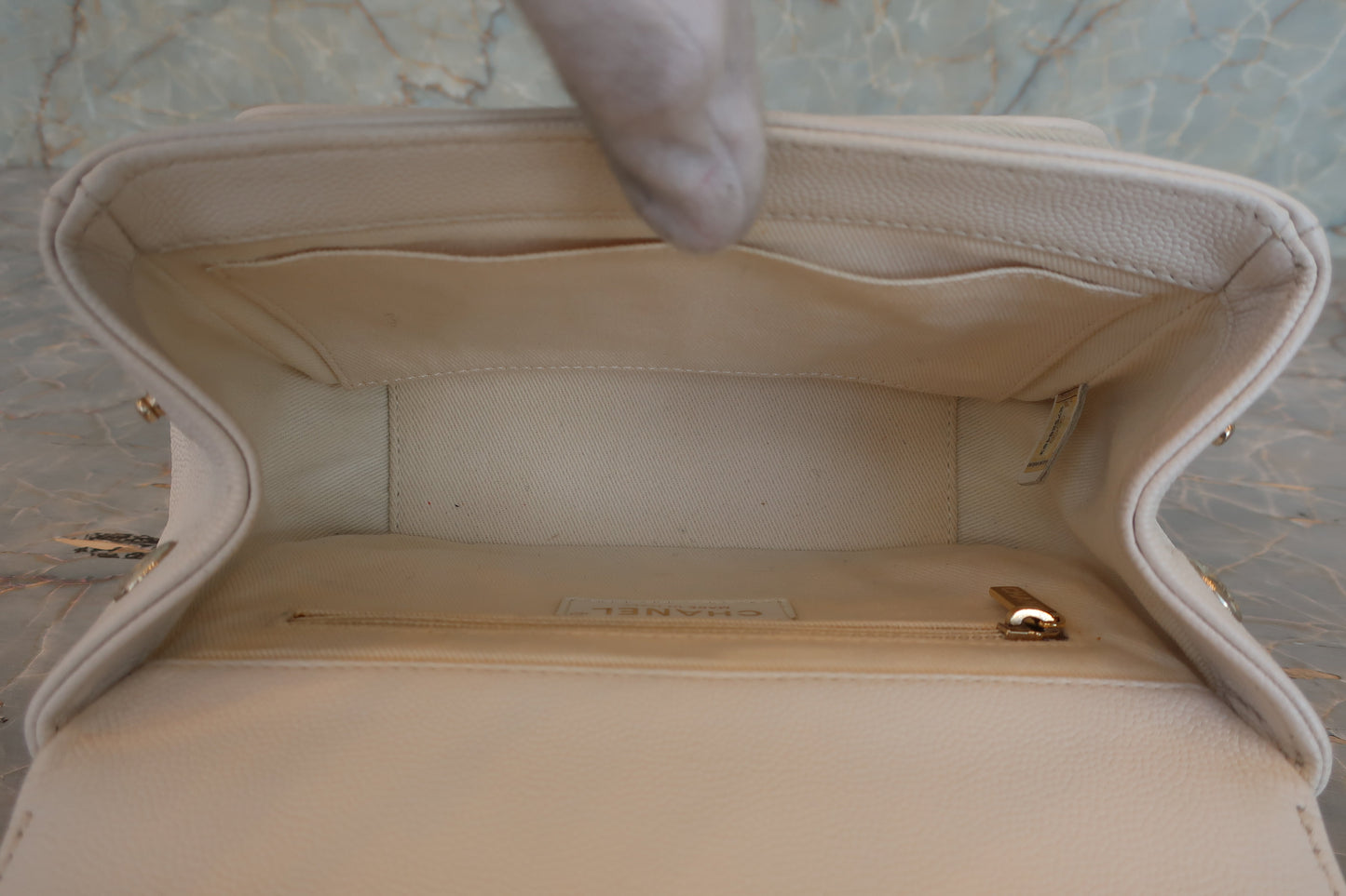 CHANEL/シャネル マトラッセショルダーバッグ キャビアスキン ホワイト/ゴールド金具 ショルダーバッグ 700070099