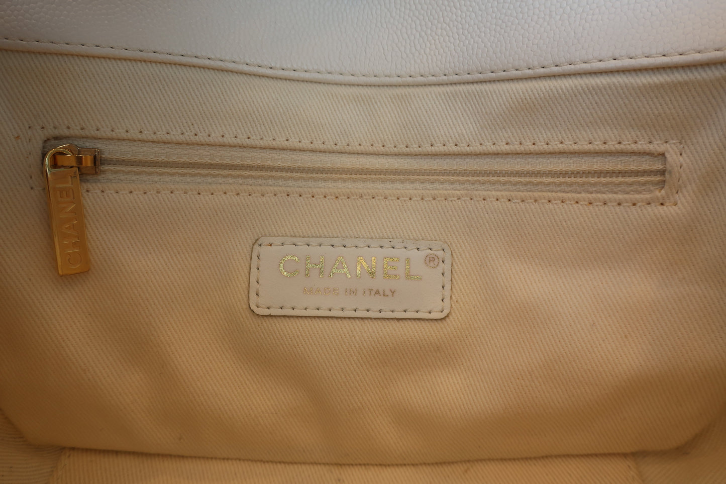 CHANEL/シャネル マトラッセショルダーバッグ キャビアスキン ホワイト/ゴールド金具 ショルダーバッグ 700070099