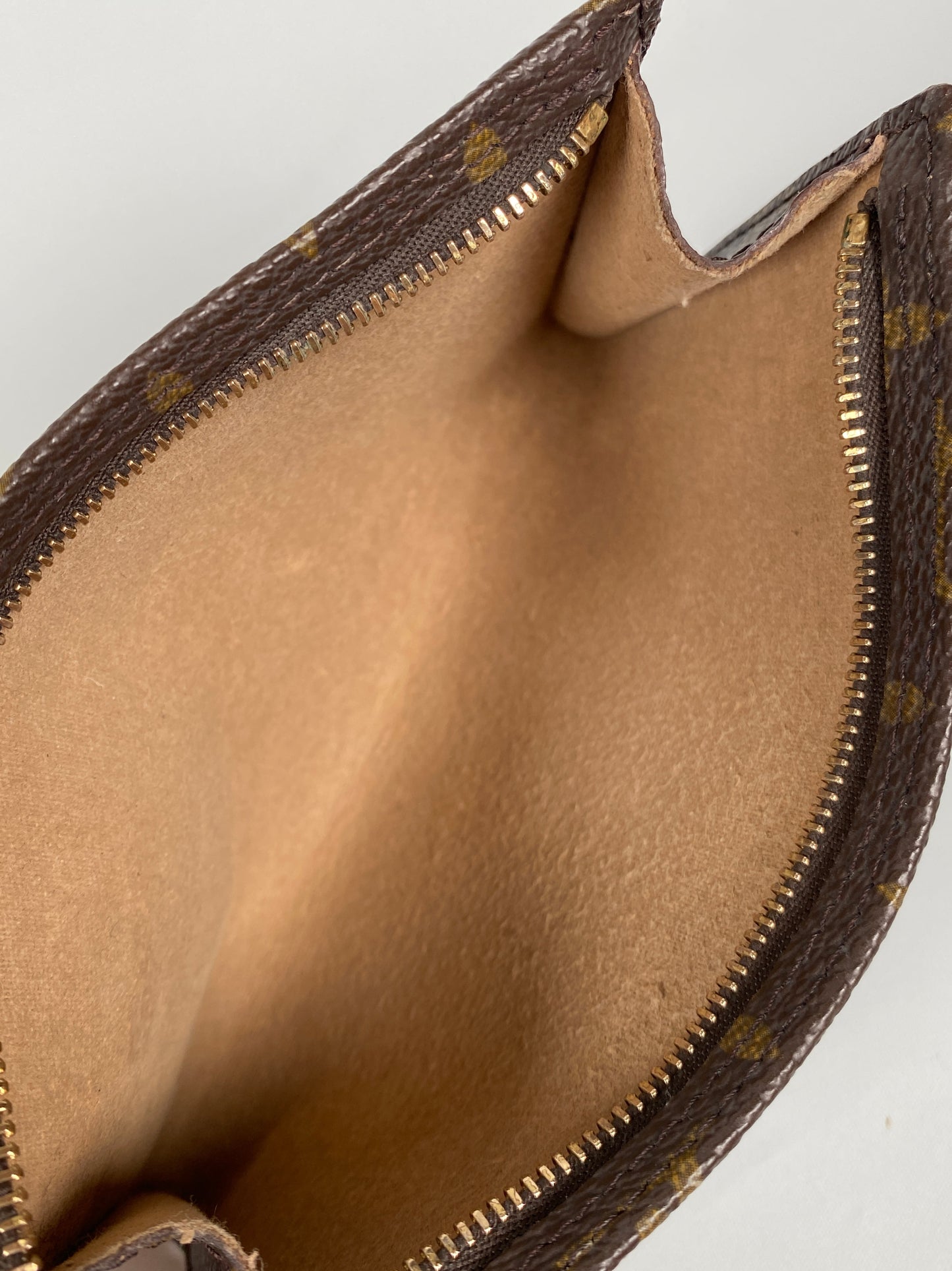 LOUIS VUITTON - BUCKET POUCH MONOGRAM CANVAS