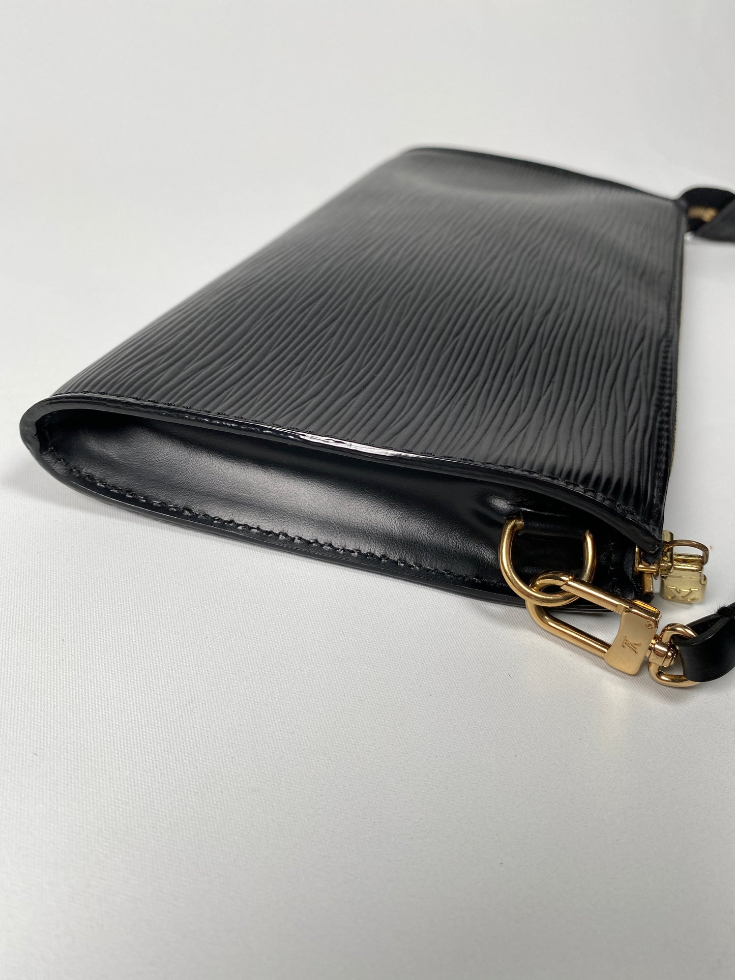 LOUIS VUITTON - POCHETTE ACCESSORIES IN NOIR EPI LEATHER