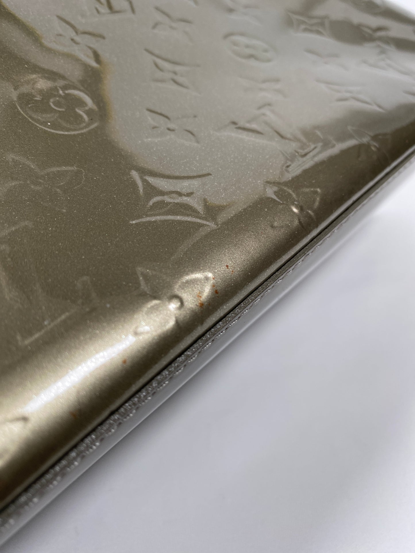 LOUIS VUITTON - WILSHIRE PM IN VERT BRONZE MONOGRAM VERNIS