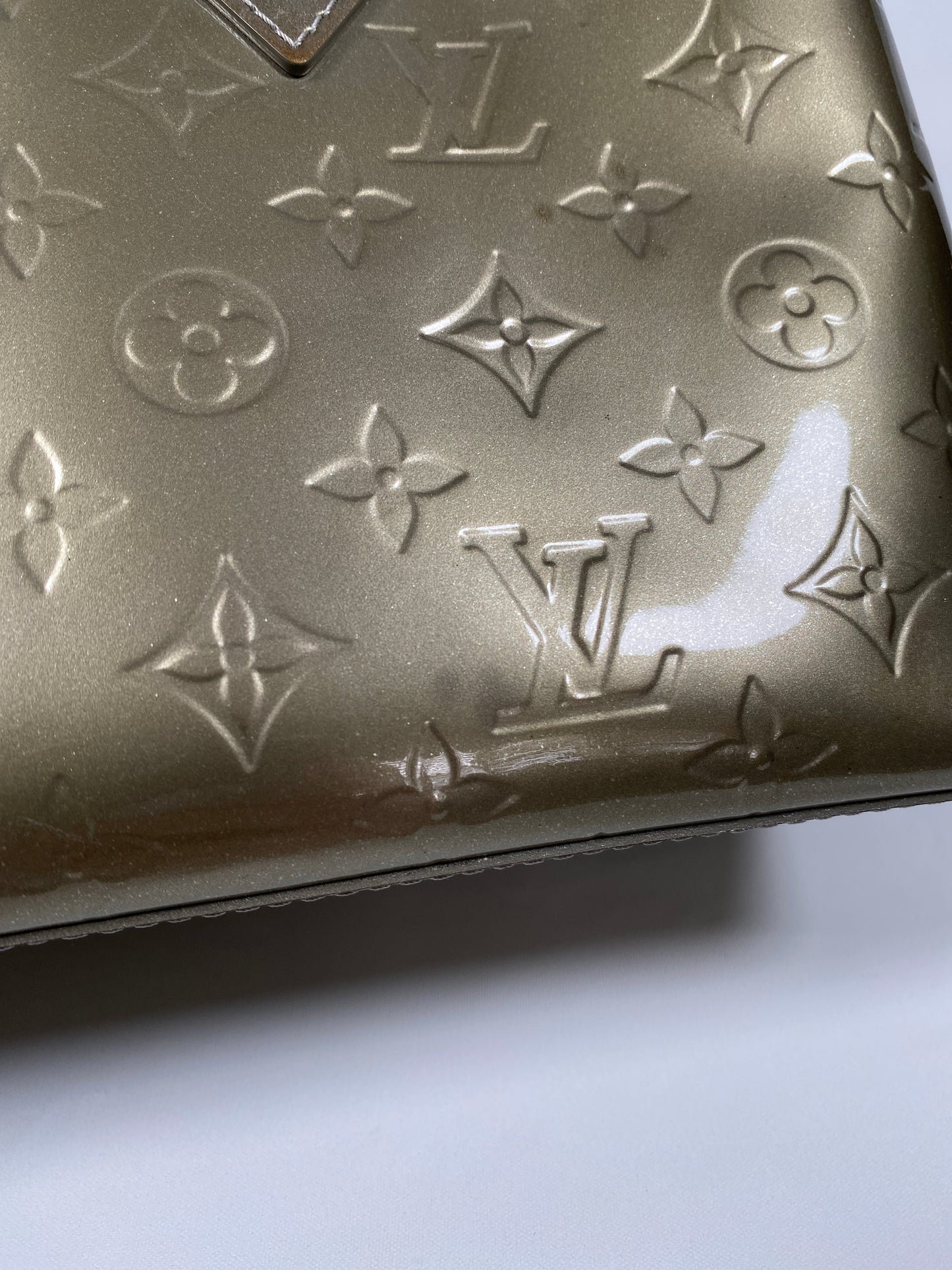 LOUIS VUITTON - WILSHIRE PM IN VERT BRONZE MONOGRAM VERNIS