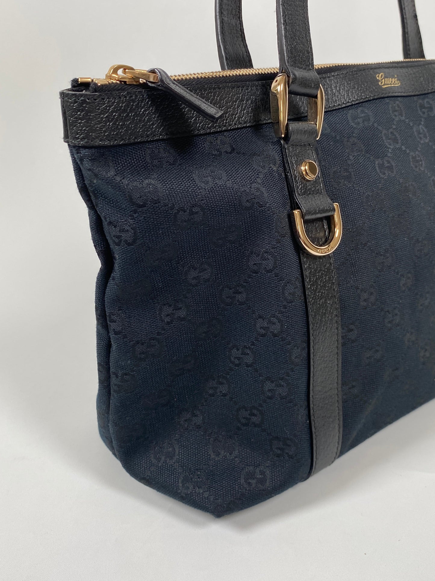GUCCI - BLACK GG CANVAS ABBEY MED TOTE BAG