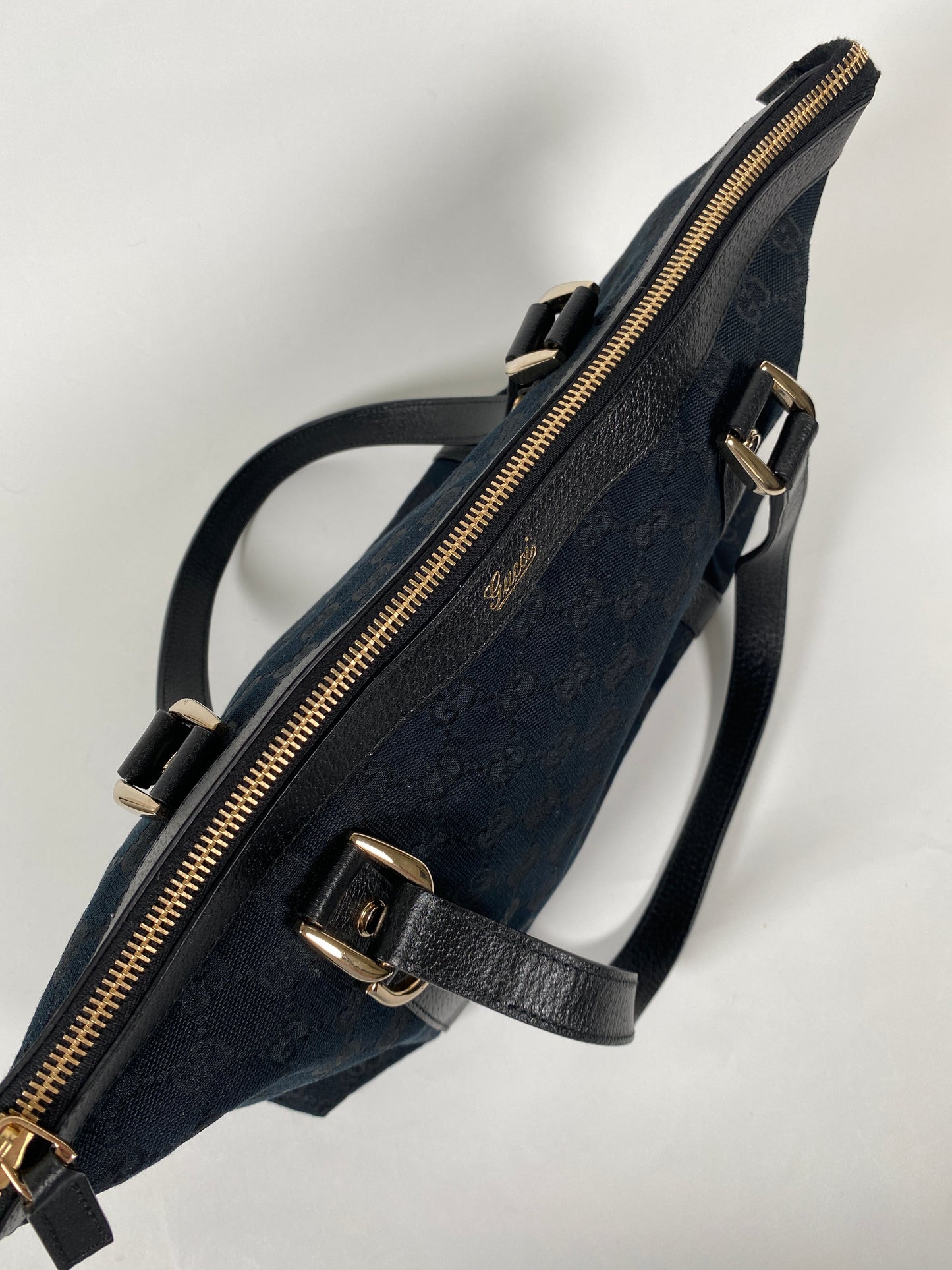 GUCCI - BLACK GG CANVAS ABBEY MED TOTE BAG
