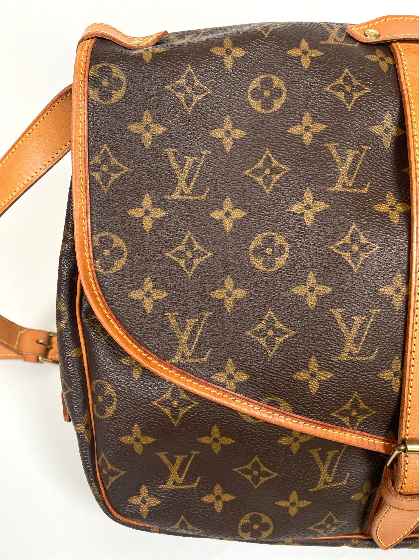 LOUIS VUITTON - MONOGRAM CANVAS SAUMUR 35 BAG - YR 1997