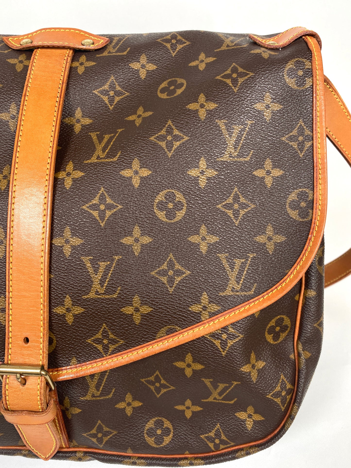 LOUIS VUITTON - MONOGRAM CANVAS SAUMUR 35 BAG - YR 1997