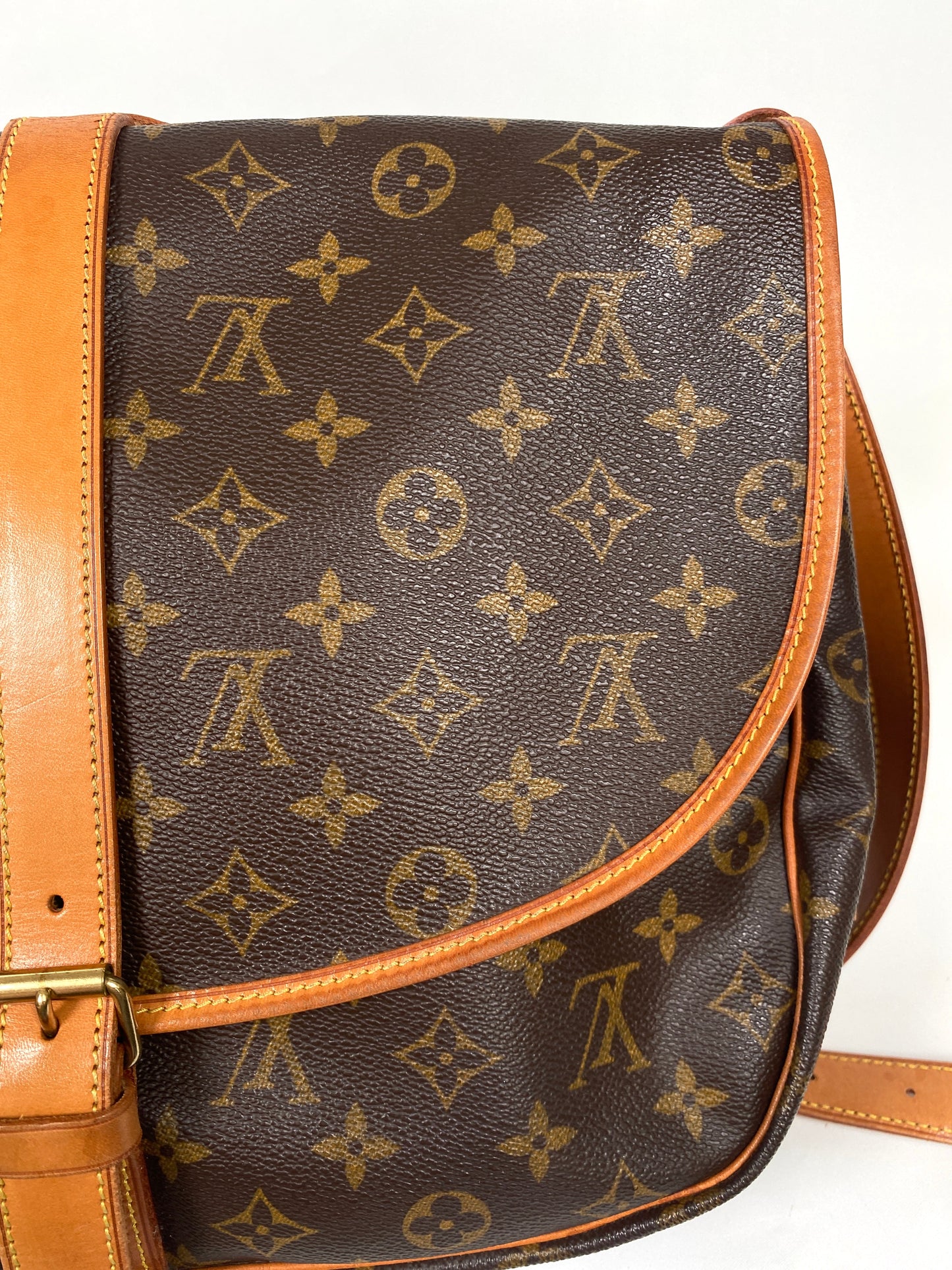 LOUIS VUITTON - MONOGRAM CANVAS SAUMUR 35 BAG - YR 1997