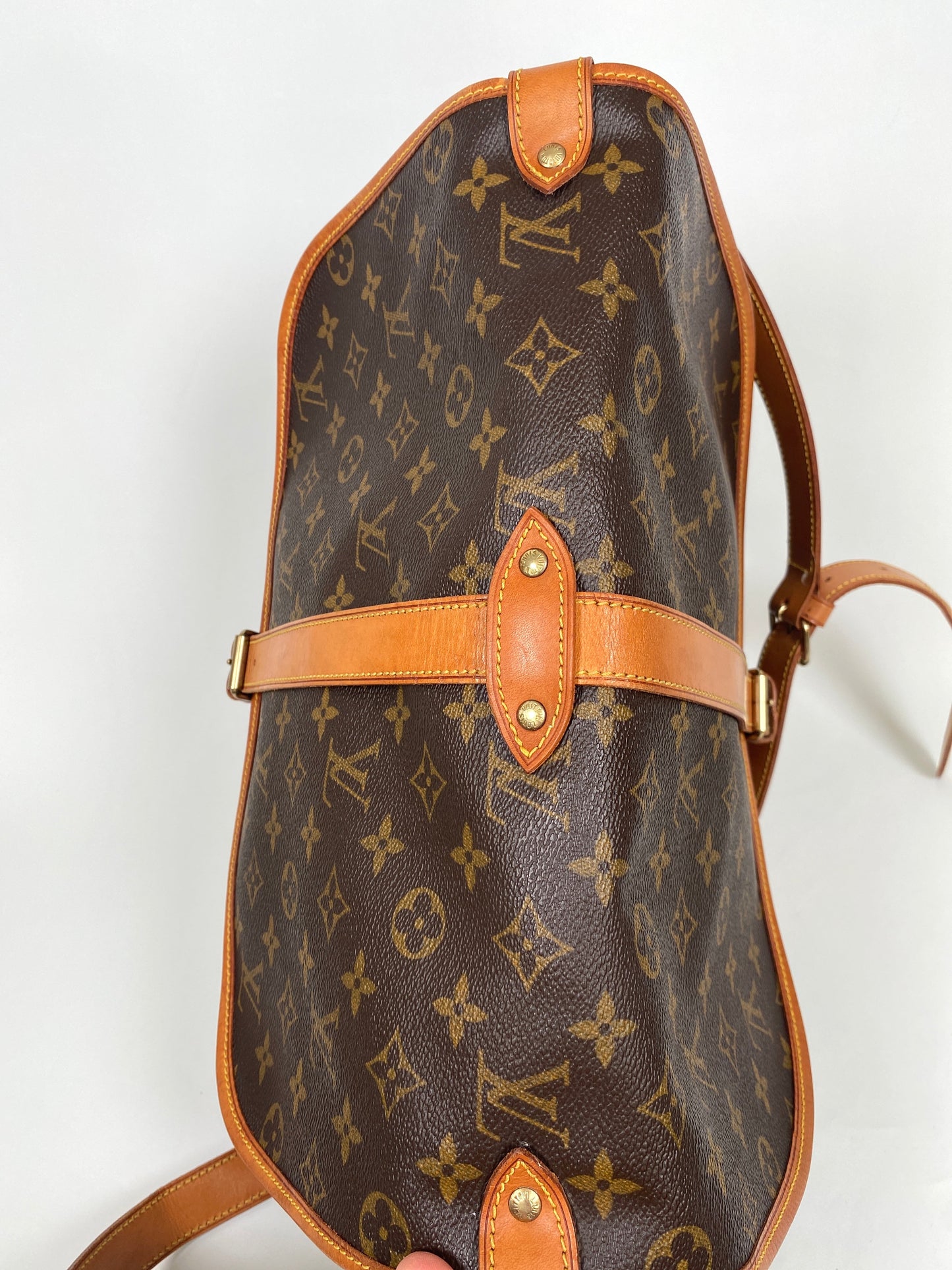 LOUIS VUITTON - MONOGRAM CANVAS SAUMUR 35 BAG - YR 1997