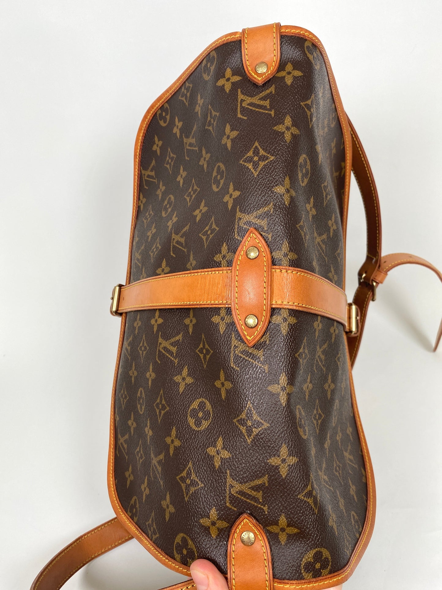 LOUIS VUITTON - MONOGRAM CANVAS SAUMUR 35 BAG - YR 1997