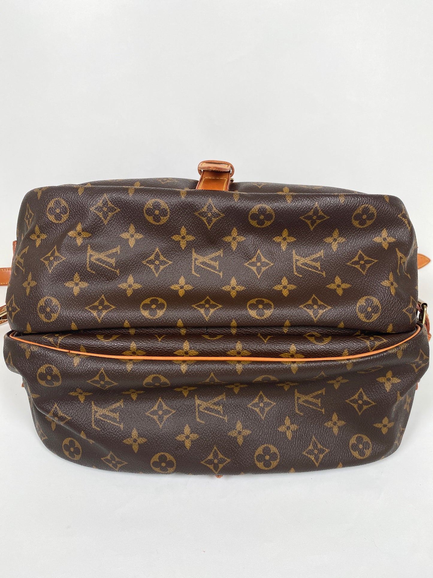 LOUIS VUITTON - MONOGRAM CANVAS SAUMUR 35 BAG - YR 1997