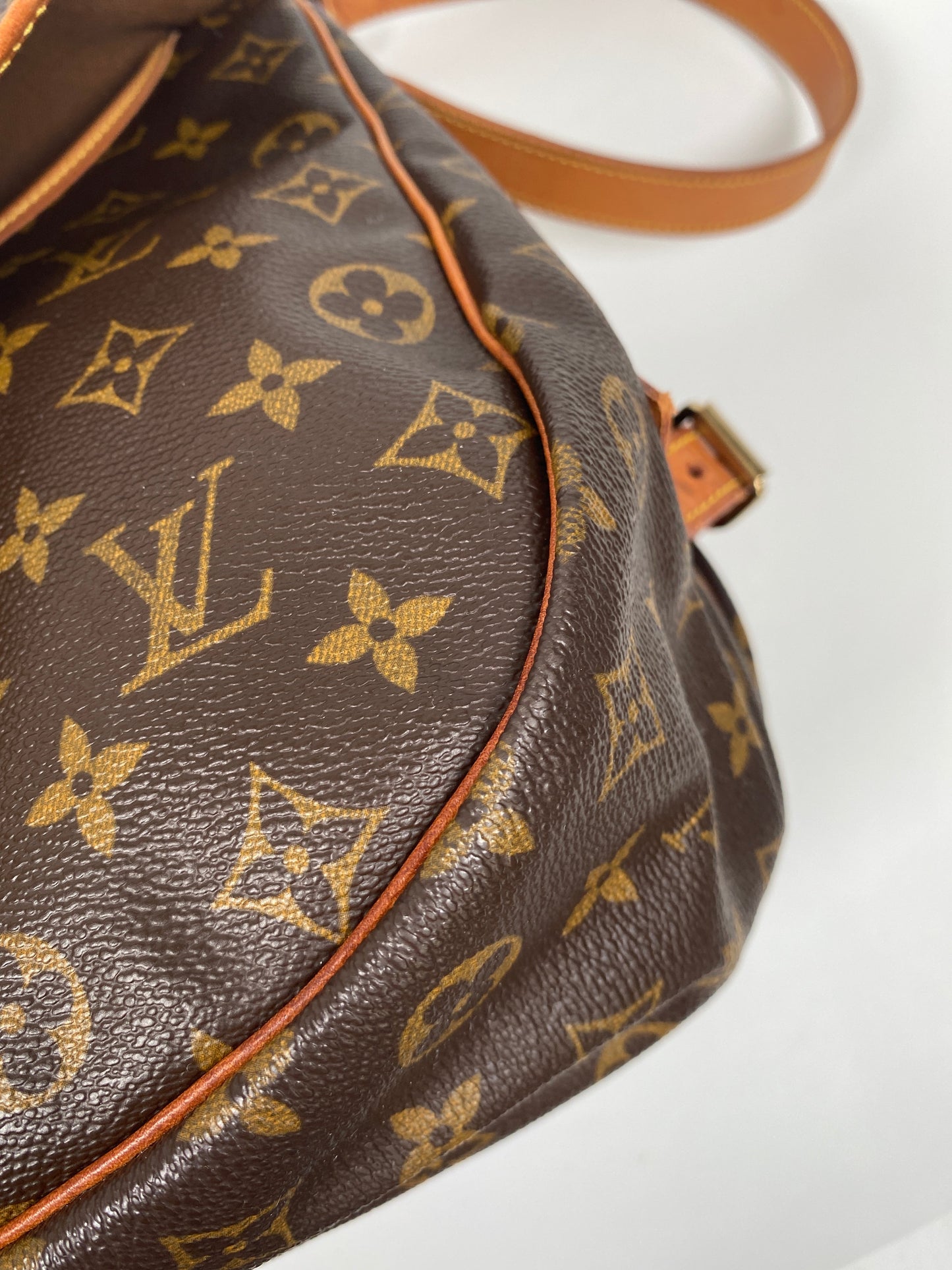 LOUIS VUITTON - MONOGRAM CANVAS SAUMUR 35 BAG - YR 1997