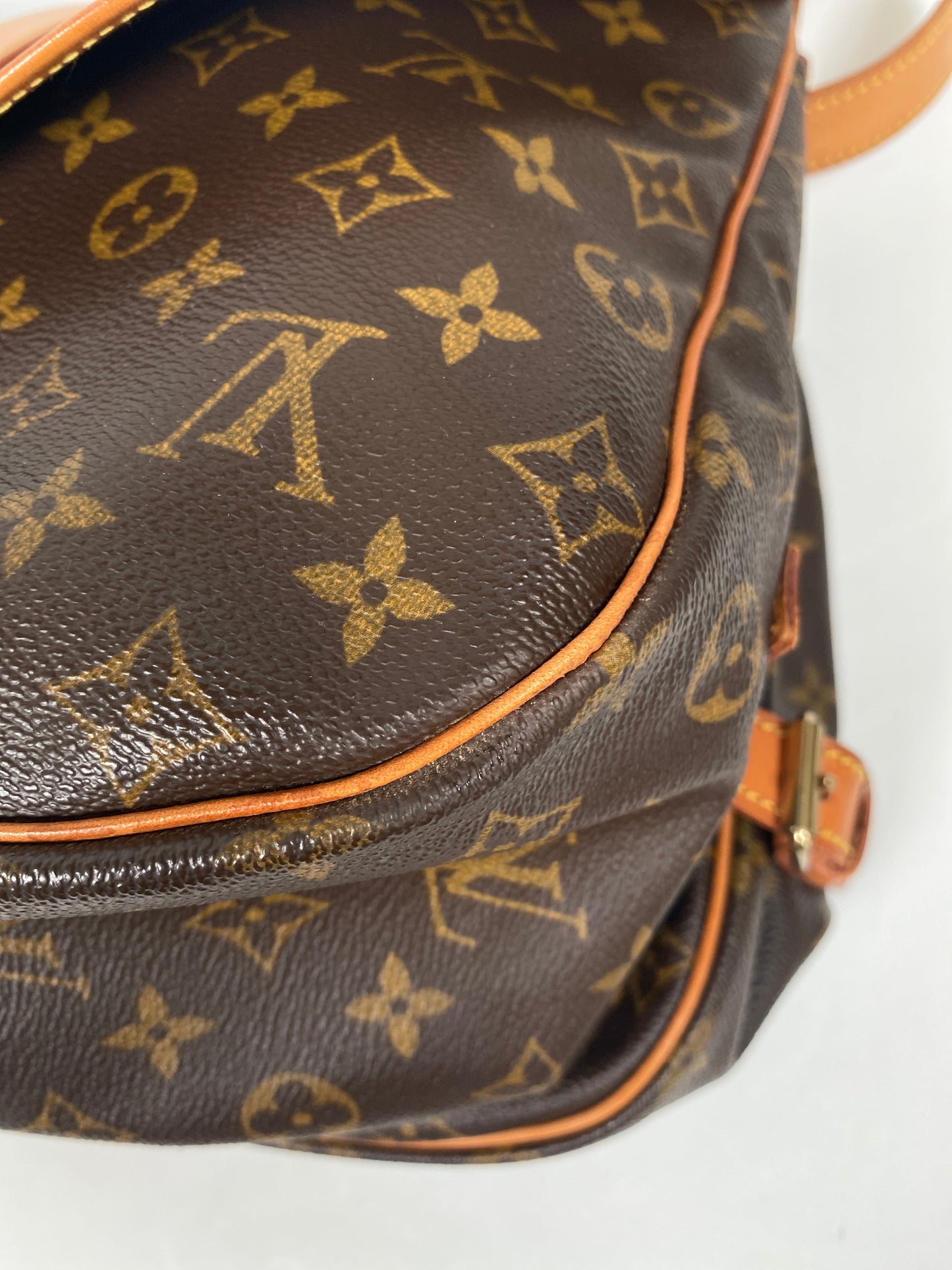 LOUIS VUITTON - MONOGRAM CANVAS SAUMUR 35 BAG - YR 1997