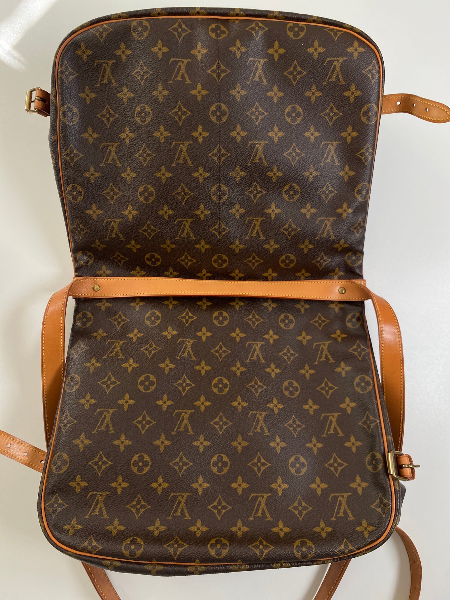 LOUIS VUITTON - MONOGRAM CANVAS SAUMUR 35 BAG - YR 1997