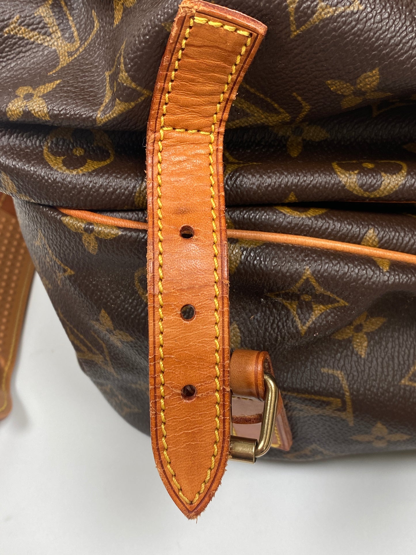LOUIS VUITTON - MONOGRAM CANVAS SAUMUR 35 BAG - YR 1997