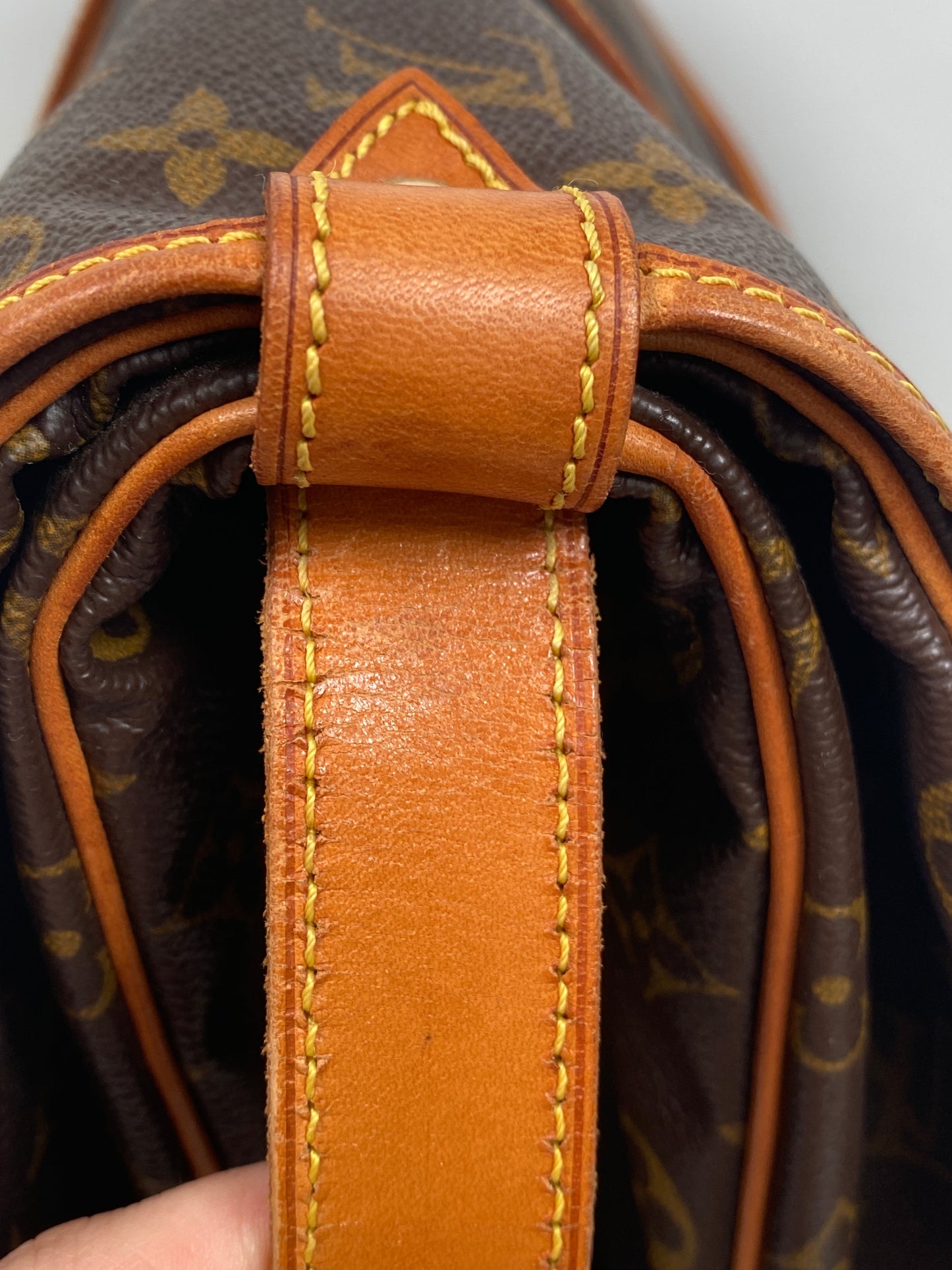 LOUIS VUITTON - MONOGRAM CANVAS SAUMUR 35 BAG - YR 1997