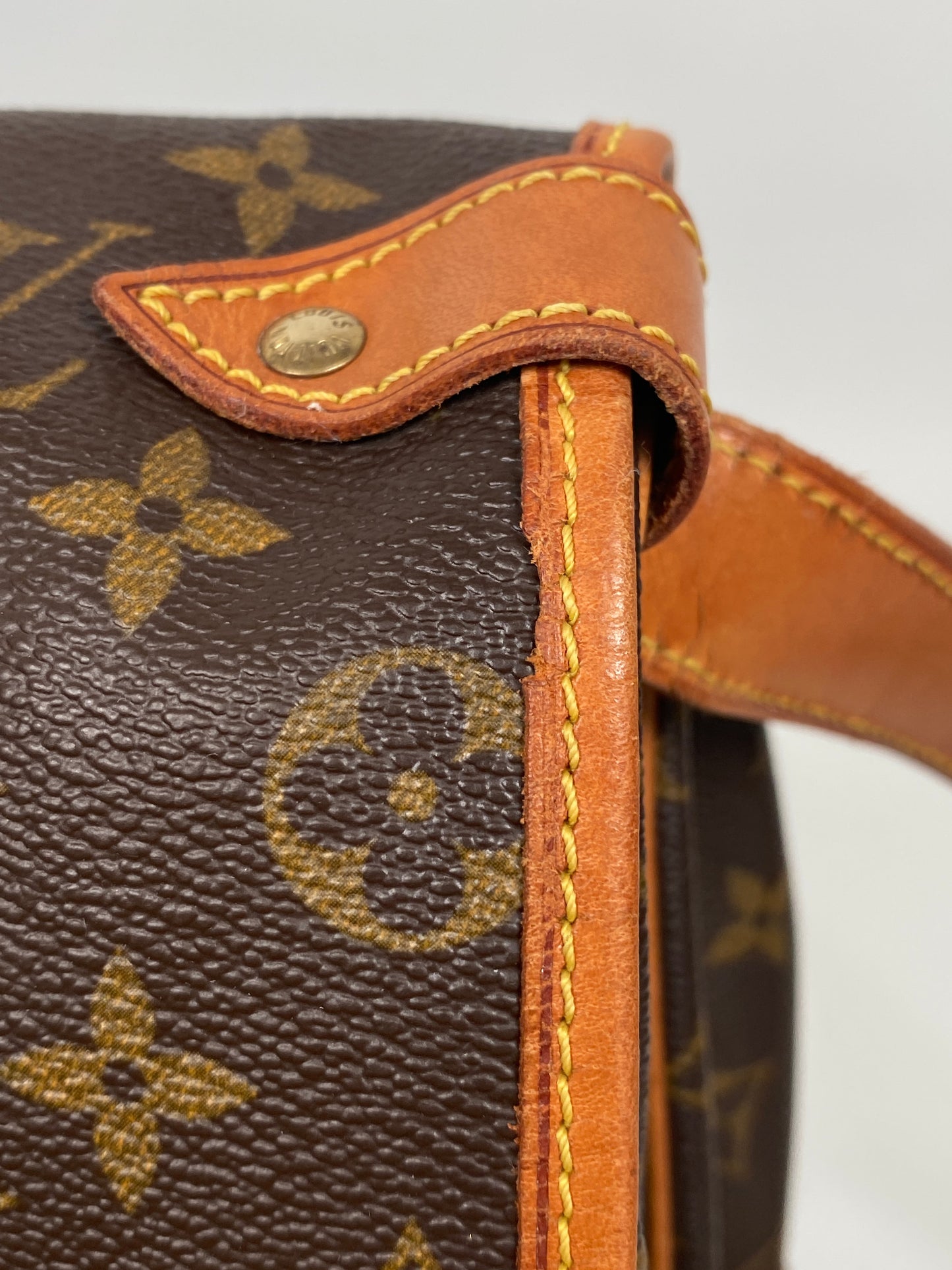 LOUIS VUITTON - MONOGRAM CANVAS SAUMUR 35 BAG - YR 1997
