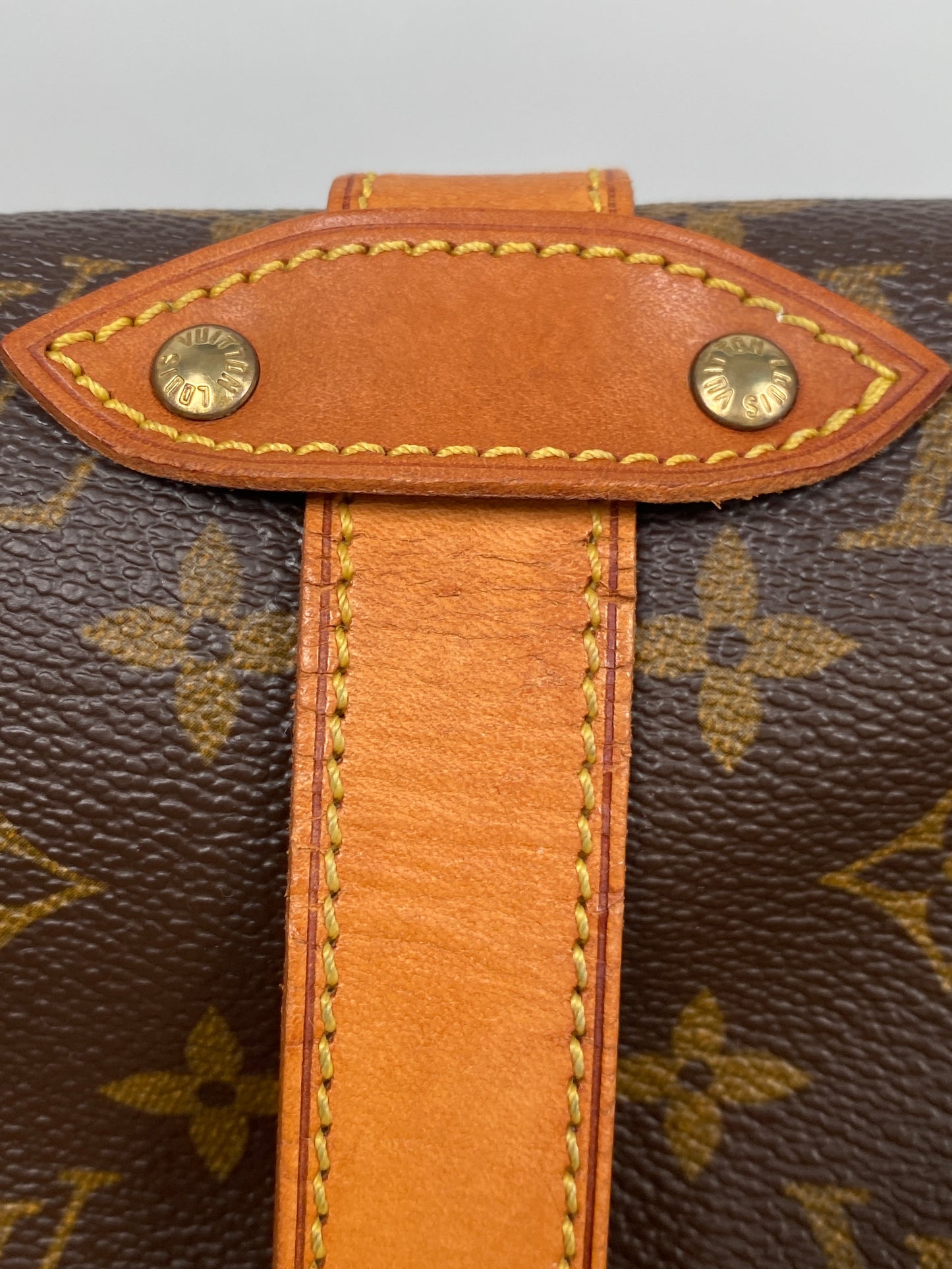 LOUIS VUITTON - MONOGRAM CANVAS SAUMUR 35 BAG - YR 1997