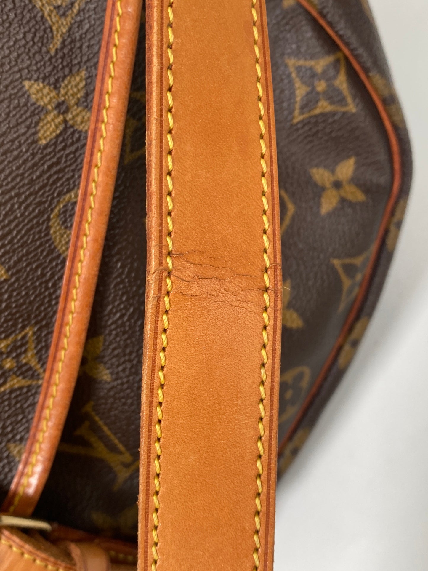 LOUIS VUITTON - MONOGRAM CANVAS SAUMUR 35 BAG - YR 1997