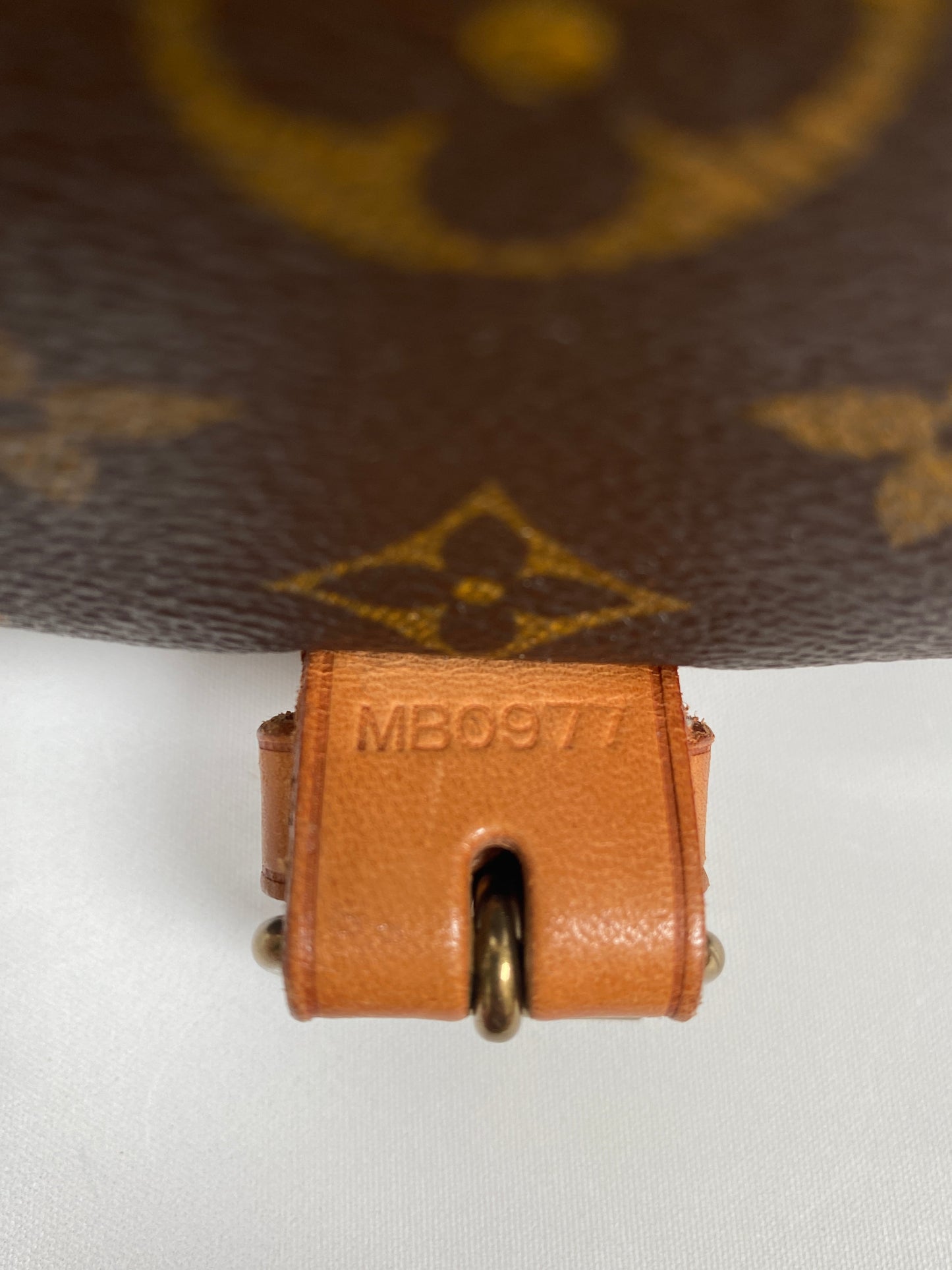 LOUIS VUITTON - MONOGRAM CANVAS SAUMUR 35 BAG - YR 1997