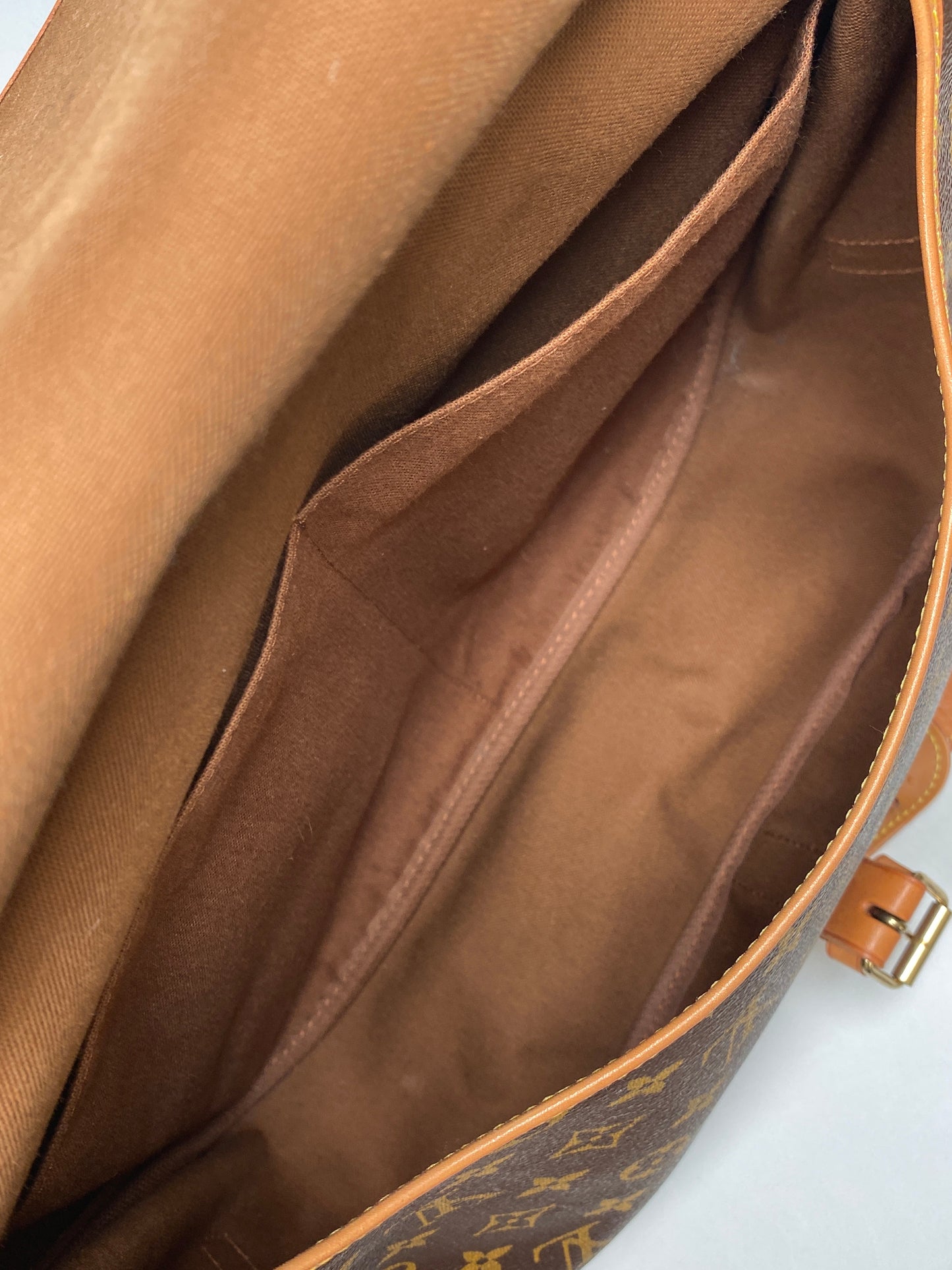 LOUIS VUITTON - MONOGRAM CANVAS SAUMUR 35 BAG - YR 1997