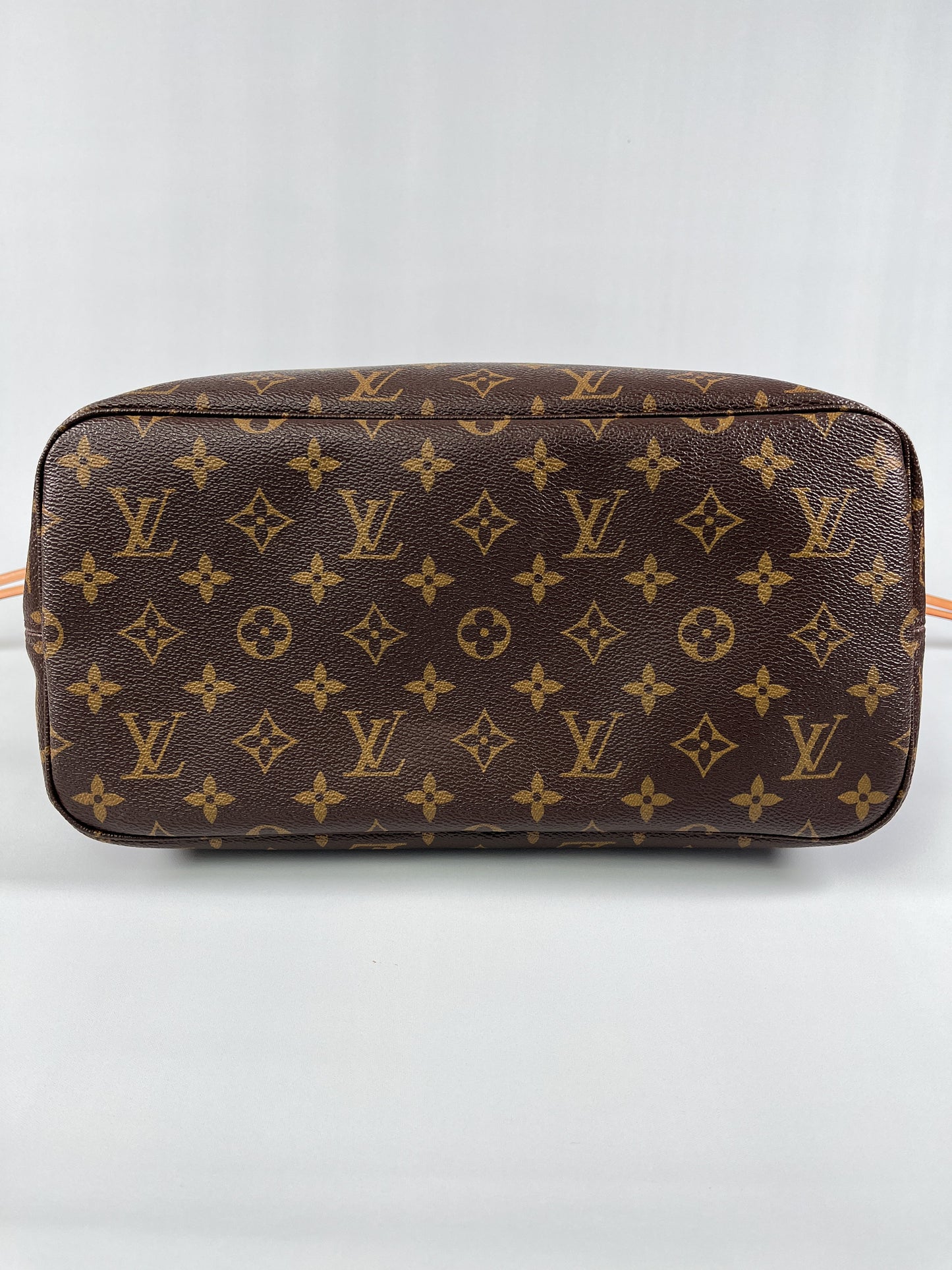 LOUIS VUITTON - NEVERFULL MM TOTE IN MONOGRAM WITH BEIGE INTERIOR