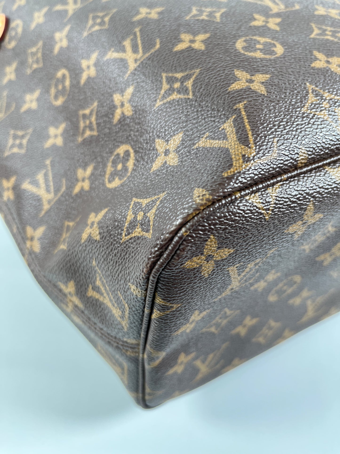 LOUIS VUITTON - NEVERFULL MM TOTE IN MONOGRAM WITH BEIGE INTERIOR