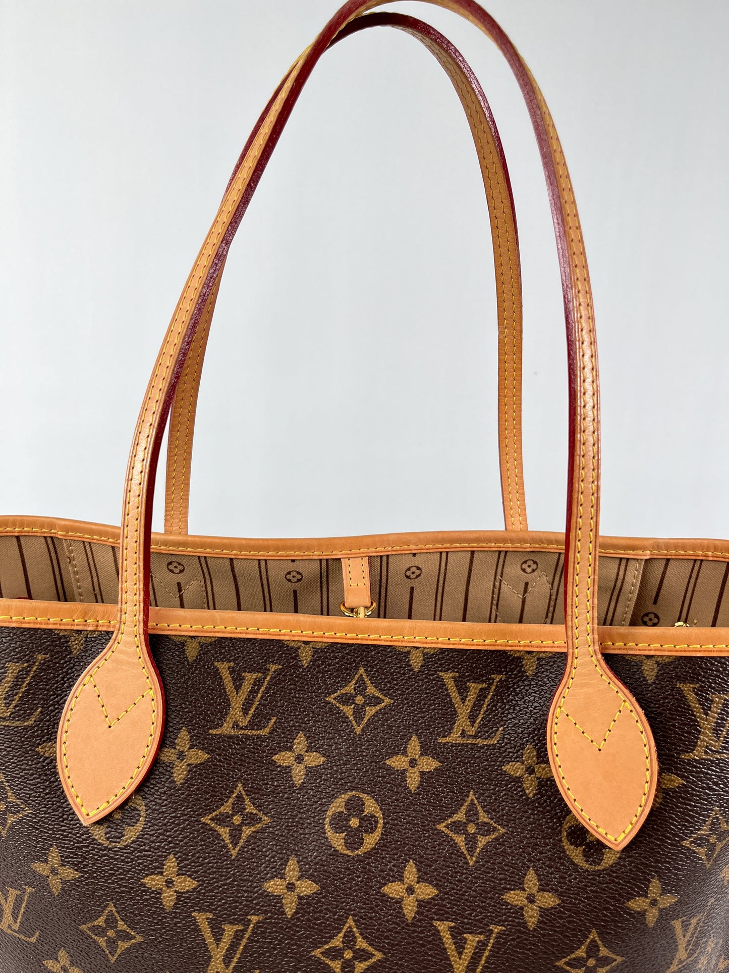 LOUIS VUITTON - NEVERFULL MM TOTE IN MONOGRAM WITH BEIGE INTERIOR