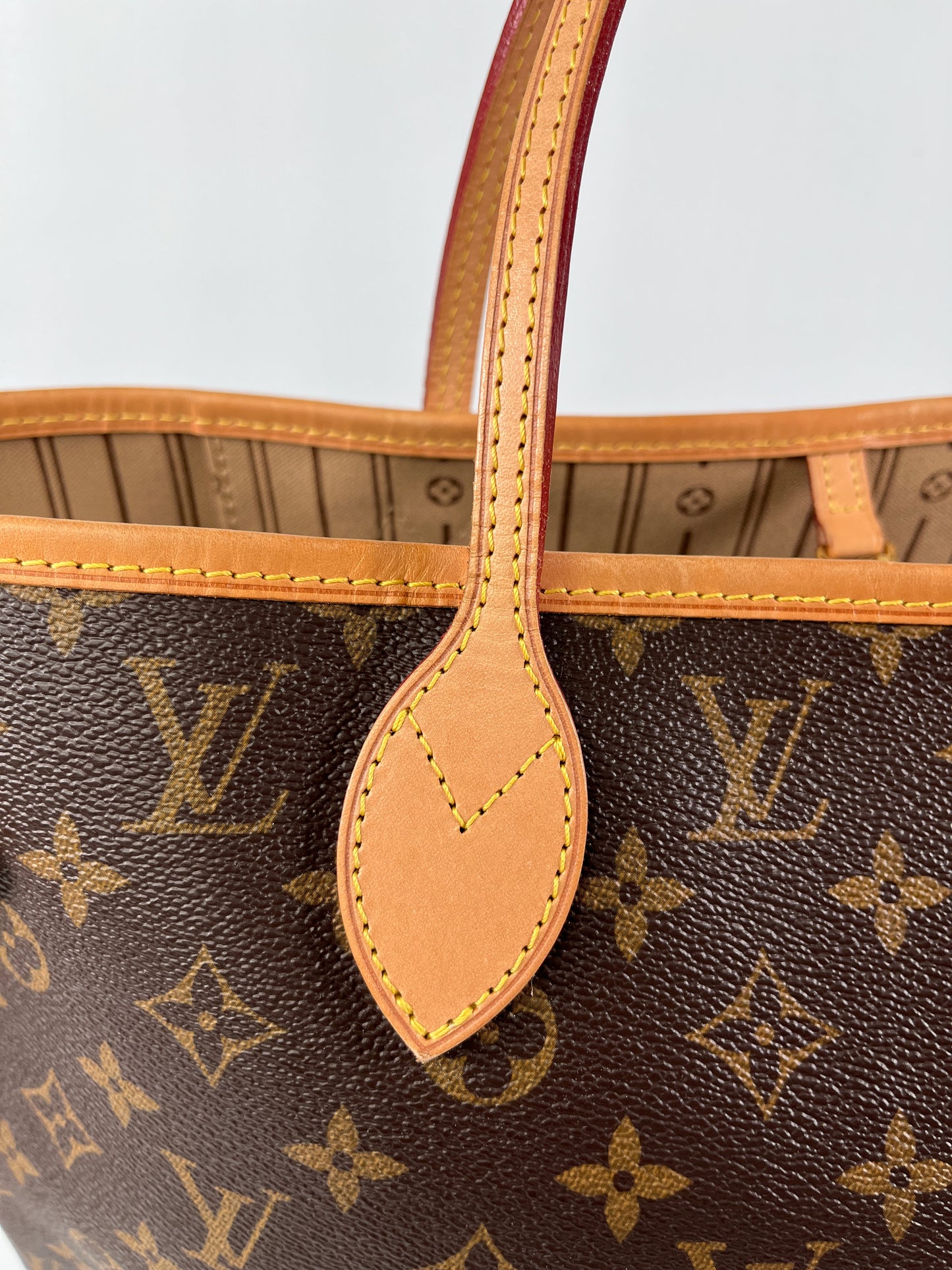 LOUIS VUITTON - NEVERFULL MM TOTE IN MONOGRAM WITH BEIGE INTERIOR